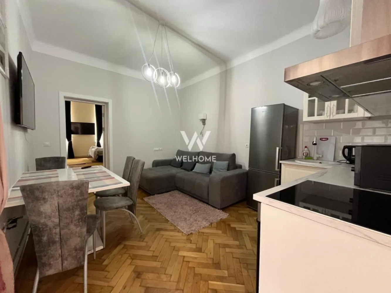 Apartament 2 camere modern in inima orasului Sibiu - Apartament 2 camere mobilat-utilat str. Timotei Popovici, Ultracentral

- Suprafata utila circa 45 mp
- Apartamentul se afla la etajul 1.
- Compartimentat astfel: living open space cu bucatarie, dormitor, baie.
- Imobilul a functionat in regim hotelier si este dotat cu tot ce este necesar: masina de spalat vase, masina de spalat rufe, TV, cuptor microunde etc.
- Situat intr-o zona buna cu acces la centru istoric, magazine, scoli, mijloace de transport.
- Perioada minima inchiriere 12 luni.
Nu se accepta animale de companie.
Disponibil IMEDIAT.

Chirie lunara: 500 Euro + se percepe garantie
Comision client: 50% din prima chirie