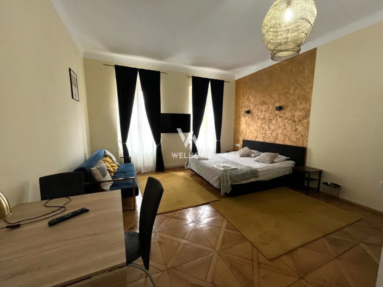Apartament 2 camere modern in inima orasului Sibiu - Apartament 2 camere mobilat-utilat str. Timotei Popovici, Ultracentral

- Suprafata utila circa 45 mp
- Apartamentul se afla la etajul 1.
- Compartimentat astfel: living open space cu bucatarie, dormitor, baie.
- Imobilul a functionat in regim hotelier si este dotat cu tot ce este necesar: masina de spalat vase, masina de spalat rufe, TV, cuptor microunde etc.
- Situat intr-o zona buna cu acces la centru istoric, magazine, scoli, mijloace de transport.
- Perioada minima inchiriere 12 luni.
Nu se accepta animale de companie.
Disponibil IMEDIAT.

Chirie lunara: 500 Euro + se percepe garantie
Comision client: 50% din prima chirie