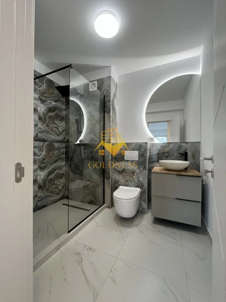 1 camera, Intre Lacuri, Premium, Prima închiriere, FSEGA, Iulius Mall - GOLDNESS Imobiliare vă propune spre închiriere un apartament cu 1 camere complet mobilat și utilat, la etajul 1 într-un imobil de 5 etaje, în Cartierul Intre Lacuri.
Se află în apropierea stațiilor de transport în comun, magazine, restaurante, spații verzi, farmacii, etc. 

Apartamentul este compartimentat astfel:
 - dormitor cu pat matrimonial și canapea extensibila, dressing, noptiere
 - bucătărie complet utilată și mobilată, loc de servit masa 
 - baie cu dus walkin, calorifer port prosop și dulap pentru depozitare.

Imobilul este dotat cu toate cele necesare- centrală proprie încălzire prin pardoseala, frigider, aragaz, hotă, mașină de spălat haine și vase, etc. 

Dacă sunteți interesați de acest apartament și doriți să îl vizionați, dar și pentru alte oferte nu ezitați să ne contactați telefonic sau prin e-mail. Vă stăm la dispoziție!
Pentru intermediere se percepe un comision de 50% din prețul chiriei!