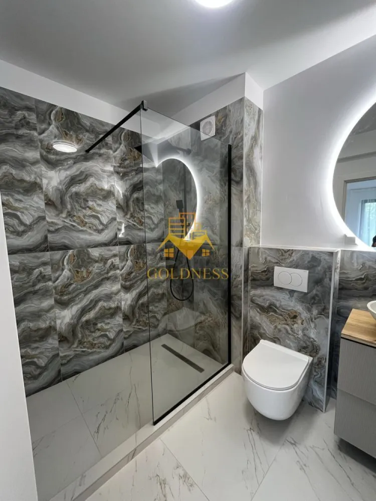 1 camera, Intre Lacuri, Premium, Prima închiriere, FSEGA, Iulius Mall - GOLDNESS Imobiliare vă propune spre închiriere un apartament cu 1 camere complet mobilat și utilat, la etajul 1 într-un imobil de 5 etaje, în Cartierul Intre Lacuri.
Se află în apropierea stațiilor de transport în comun, magazine, restaurante, spații verzi, farmacii, etc. 

Apartamentul este compartimentat astfel:
 - dormitor cu pat matrimonial și canapea extensibila, dressing, noptiere
 - bucătărie complet utilată și mobilată, loc de servit masa 
 - baie cu dus walkin, calorifer port prosop și dulap pentru depozitare.

Imobilul este dotat cu toate cele necesare- centrală proprie încălzire prin pardoseala, frigider, aragaz, hotă, mașină de spălat haine și vase, etc. 

Dacă sunteți interesați de acest apartament și doriți să îl vizionați, dar și pentru alte oferte nu ezitați să ne contactați telefonic sau prin e-mail. Vă stăm la dispoziție!
Pentru intermediere se percepe un comision de 50% din prețul chiriei!