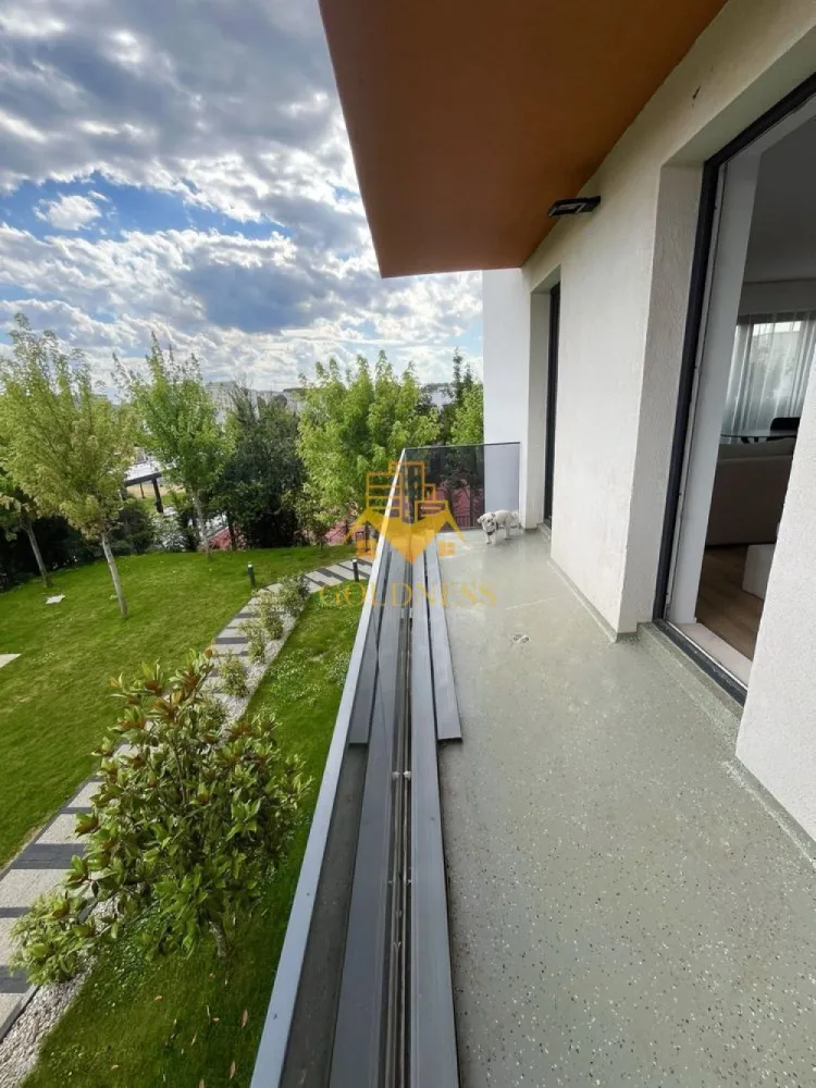 1 camera, Intre Lacuri, Premium, Prima închiriere, FSEGA, Iulius Mall - GOLDNESS Imobiliare vă propune spre închiriere un apartament cu 1 camere complet mobilat și utilat, la etajul 1 într-un imobil de 5 etaje, în Cartierul Intre Lacuri.
Se află în apropierea stațiilor de transport în comun, magazine, restaurante, spații verzi, farmacii, etc. 

Apartamentul este compartimentat astfel:
 - dormitor cu pat matrimonial și canapea extensibila, dressing, noptiere
 - bucătărie complet utilată și mobilată, loc de servit masa 
 - baie cu dus walkin, calorifer port prosop și dulap pentru depozitare.

Imobilul este dotat cu toate cele necesare- centrală proprie încălzire prin pardoseala, frigider, aragaz, hotă, mașină de spălat haine și vase, etc. 

Dacă sunteți interesați de acest apartament și doriți să îl vizionați, dar și pentru alte oferte nu ezitați să ne contactați telefonic sau prin e-mail. Vă stăm la dispoziție!
Pentru intermediere se percepe un comision de 50% din prețul chiriei!