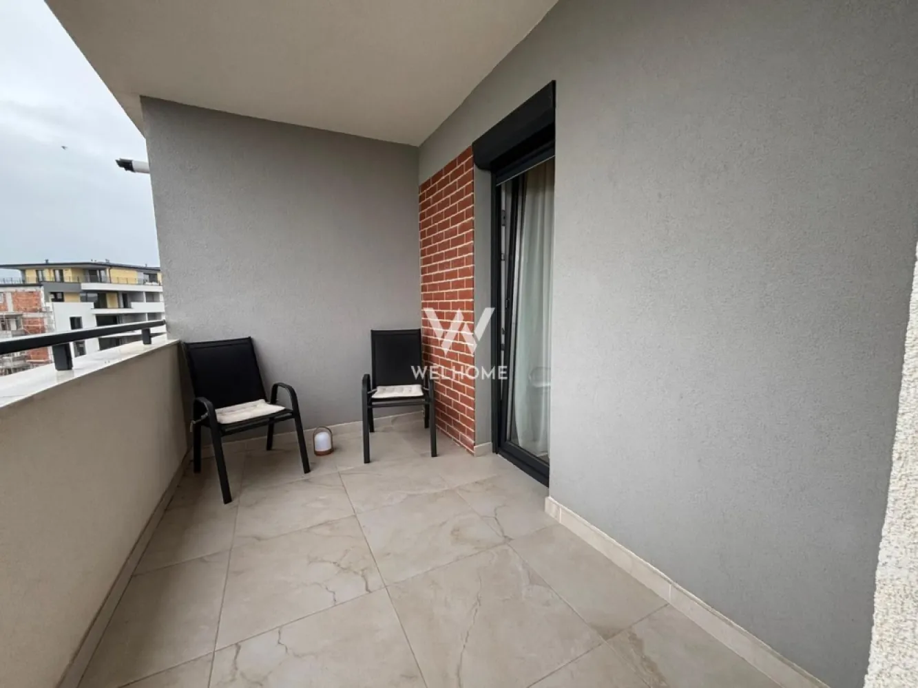 Apartament 2 camere modern - ansamblul Green Hill, Turnisor - Apartament 2 camere cu boxa de depozitare - Turnisor

- Suprafata utila: 52 mp
- Apartamentul se afla la etajul 2 al unui bloc dotat cu lift.
- Locuinta este mobilata si utilata, fiind alcatuita din living cu bucatarie open space, dormitor, baie si balcon generos.
- Localizat intr-o zona buna cu acces la magazine, mijloace de transport, gradinite etc.
- Apartamentul este dotat cu tot ce ai nevoie masina de spalat vase, masina de spalat rufe, TV.
- Intreg ansamblul beneficiaza de zona de barbeque & fire pit, zona fitness. 
- Loc de parcare suprateran.
- Nu se accepta animale de companie.
Perioada minima de inchiriere 12 luni.
Disponibil din 1 August!

Chirie lunara: 500 Euro + se percepe garantie
Comision client: 50% din prima chirie