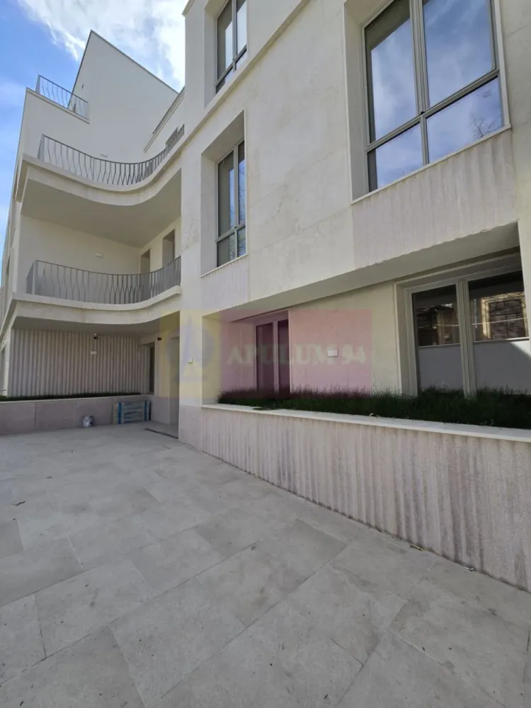 Apartament 3 camere 85mp | OFERTA SPECIALA - Arhitectura proiectului boutique Licurg 2 Prime Residence încorporează elemente de design specifice zonei, evidențiindu-se prin fațade elegante și detalii de piatră atent lucrate, ce se integrează armonios în peisajul local. Materialele, culorile și texturile sunt alese pentru a menține un aspect estetic în armonie cu stilul arhitectural tradițional al zonei.

Proiectul include o selecție diversă de apartamente cu 3 și 4 camere , caracterizate prin ferestre ample, camere luminoase si o locatie speciala.

NOTA: Apartamentul se poate inchiria la pretul de 1500 euro + TVA lunar. ( OFERTA SPECIALA - timp limitat ).
Contract minim 2 ani. Loc parcare subteran 150 euro + TVA/ lunar.
Detalii Apartament ( ref ap 11)
3 camere
Decomandat
85mp utili
Terasa 5 mp
Etaj 2/3

CONTACT
apulum94@apulum94.ro
adrian@apulum94.ro
Whatsapp +40733683453

The architecture of Licurg 2 Prime Residence boutique project incorporates design elements specific to the area, featuring elegant facades and meticulously crafted stone details that harmonize with the local landscape. The materials, colors, and textures are chosen to maintain an aesthetic consistent with the traditional architectural style of the area.

The project includes a diverse selection of 3 and 4-room apartments, characterized by large windows that allow natural light to flood the spacious, well-organized interiors.
Price per parking space is 32.000 euro + VAT. There are 2 parking spaces for each apartment, in the underground parking space.
Apartment Details:

3 rooms
Detached layout
85 sqm usable area
5 sqm terrace
Floor 2/3
Contact:

Email: apulum94@apulum94.ro, adrian@apulum94.ro
WhatsApp: +40733683453

EXTERIOR:

Rame din aluminiu:

Barieră termică ALIPLAST, culoare bej RAL 7044
Fixare mecanică pe cadru de oțel 30 x 30 mm
Geamuri triple:

Compoziție generală: Sticlă 6 mm 4S, distanțier 16 mm WE, sticlă float 4 mm, sticlă low E 6 mm
Parter spre stradă: Sticlă temperată KN 166 ESG 6 mm, distanțier 16 mm WE, sticlă float 4 mm, sticlă laminată low E 4.4.1 mm
Valoare U totală: 1,05 pentru rame și ferestre din aluminiu
PEISAGISTICĂ:

Design exterior:

Alee de intrare cu plăci ceramice
Drum de acces la subsol asfaltat
Mobilier urban pe platforme de beton, cu zone de flori integrate
Spații verzi:

Pe plăci de beton: Ghivece de plante (adâncime 50-70 cm), arbuști și gazon la rampa de intrare
Pe sol natural: Plantații de arbori și arbuști, gazon, pentru uz exclusiv apartamentelor 1 și 2
INTERIOR:

Pereți cu vopsea multistrat:

Trei straturi de vopsea albă lavabilă pe plăci de gips tencuite
Bază din bloc ceramic de 30 cm grosime
Pardoseli ceramice și laminat:

Plăci ceramice antiderapante și lemn laminat pe șapă de ciment
Izolație și calitate a construcției:

Izolație din lână minerală între cărămizi și plăci de gips pentru eficiență termică
Proiectare orientată spre confort și economie de energie
