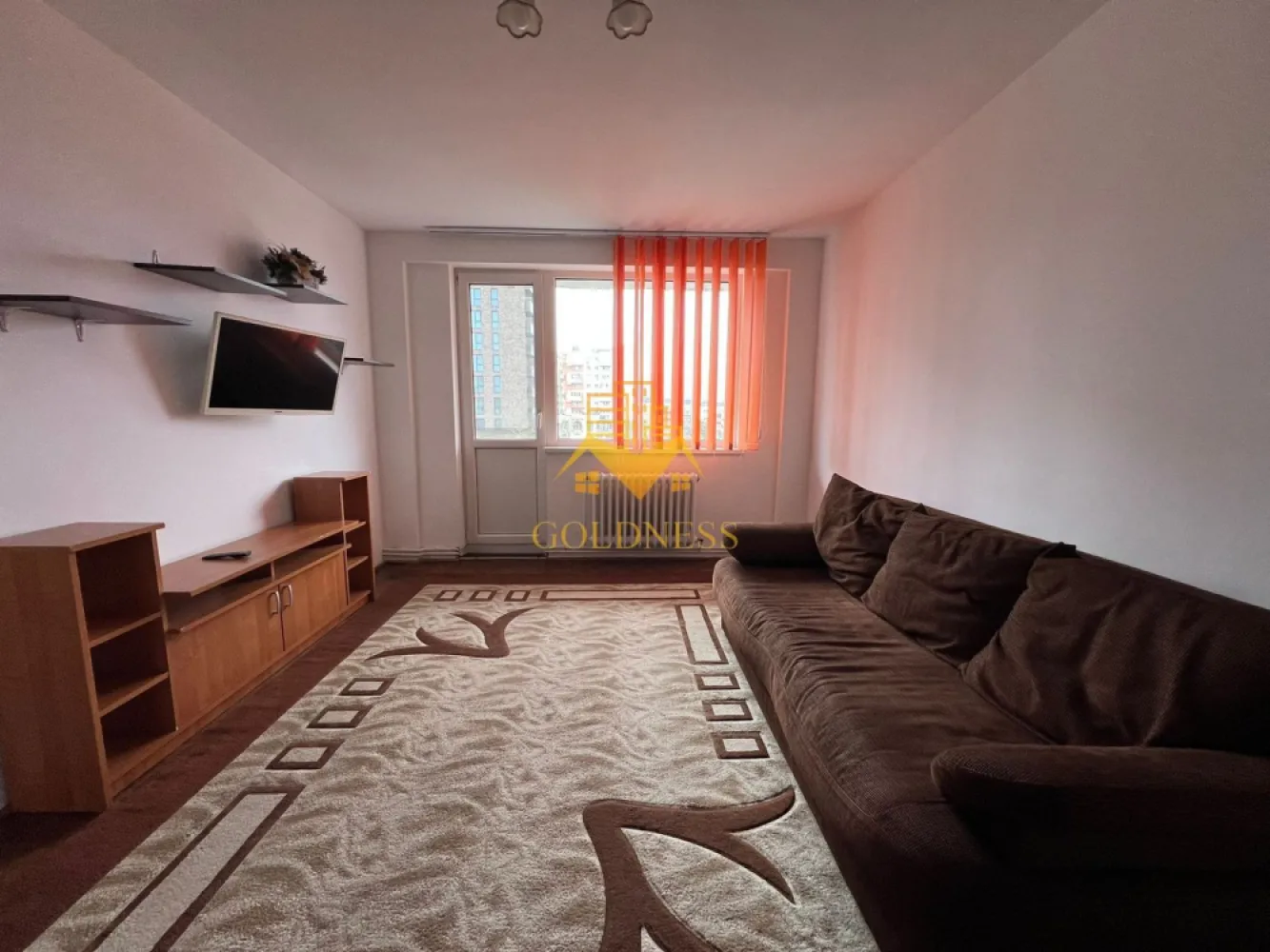 2 camere, Gheorgheni, Iulius Mall, FSEGA, LIDL, Interservisan - GOLDNESS Imobiliare vă propune spre închiriere un apartament cu 2 camere semidecomandate complet mobilat și utilat, la etajul 5 într-un imobil de 10 etaje, în Cartierul Gheorgheni.
Posibilitate de parcare in zona la liber.
Se află în apropierea stațiilor de transport în comun, magazine, restaurante, spații verzi, farmacii, etc. 

Apartamentul este compartimentat astfel:
 - dormitor cu o canapea extensibila, dressing, 
 - camera de trecere cu o canapea extensibilă, dulapuri
 - bucatarie complet utilată și mobilată, , loc de servit masa 
 - baie cu cada, calorifer port prosop și dulap pentru depozitare.
 - terasa de 8 mp.

Imobilul este dotat cu toate cele necesare- centrală proprie, frigider, aragaz, hotă, mașină de spălat haine, etc. 

Dacă sunteți interesați de acest apartament și doriți să îl vizionați, dar și pentru alte oferte nu ezitați să ne contactați telefonic sau prin e-mail. Vă stăm la dispoziție!
Pentru intermediere se percepe un comision de 50% din prețul chiriei!