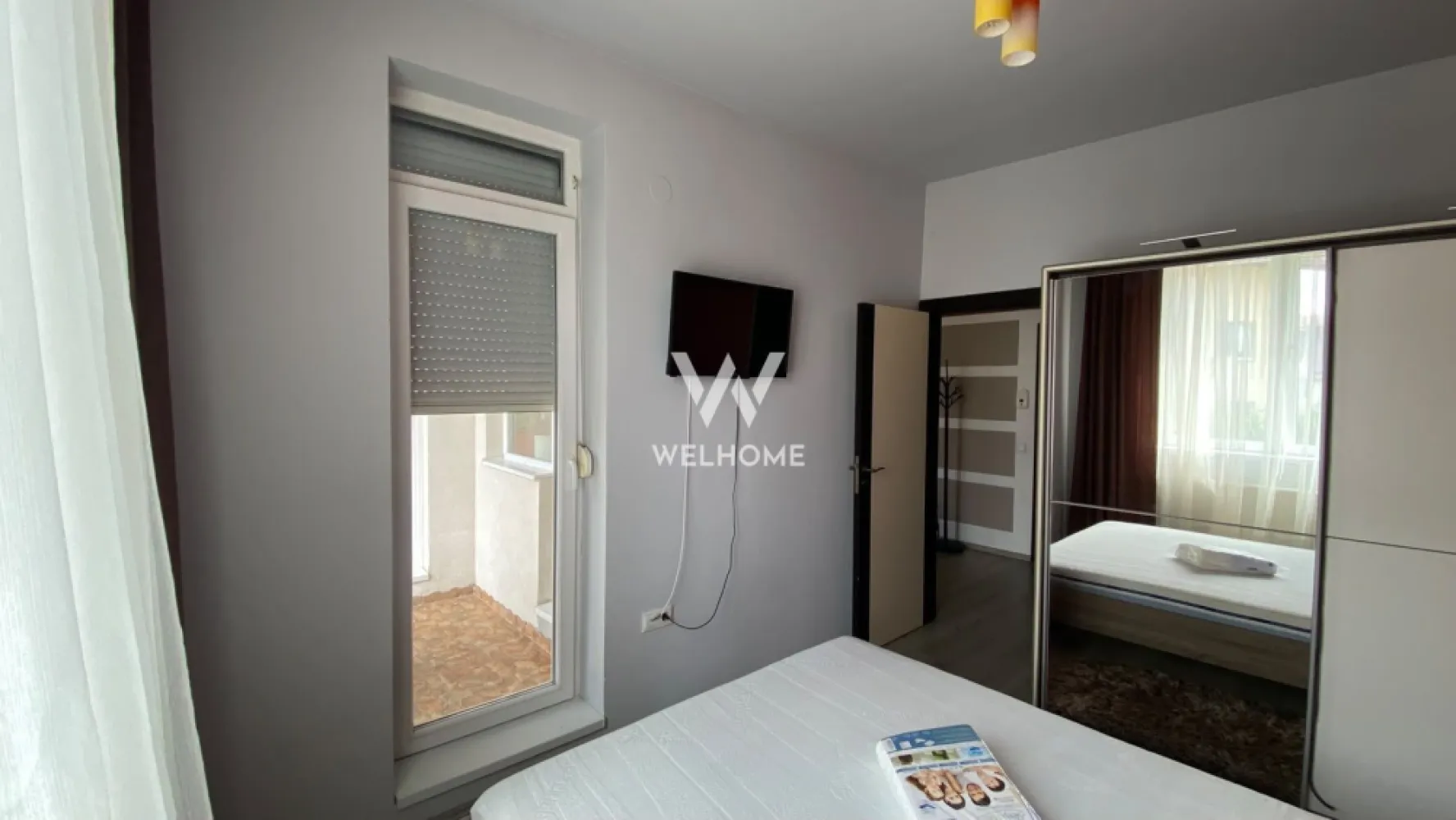 Chirie aparatment 2 cam - 54 mp. Turnisor, Sibiu - Spre chirie un apartament cu 2 camere, semidecomandat, bine compartimentat situat la etajul 2 al unui bloc cu 4 etaje si o suprafata utila de 54 mp, cu bucatarie inchisa si acces din fiecare camera la balcon tip terasa. 
Apartament pozitionat pe sud.

Compartimentare:
- Living spatios cu acces la terasa
- Bucatarie mobilata/utilat cu acces la terasa
- Dormitor cu dressing, si acces la terasa
- Baie cu cada.

Avantaje:
- Acces imediat la magazine, transport public, gradinita-cresa.
- Etaj intermediar
- Loc de parcare cu drept de folosinta exclusiva

Disponibil imediat. 
Inchiriere pe termen minim 12 luni.

Pret: 400 euro
Se percepe garantie si comision catre agentie.