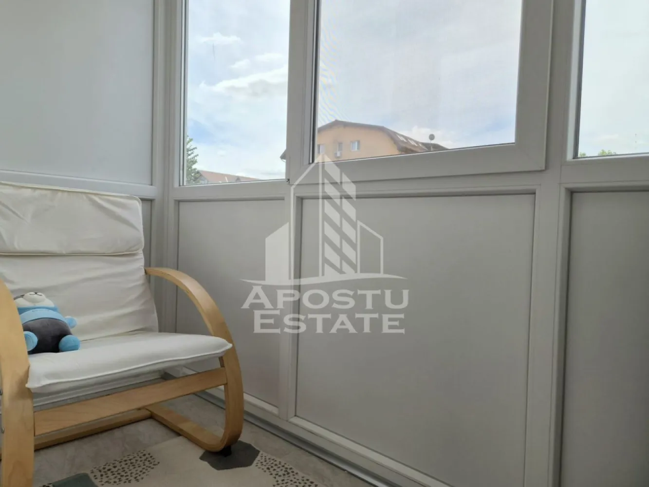 Garsoniera confort 1,Zona Confectii - Apostu Estate vă oferă spre închiriere o garsonieră confort 1, ideală pentru un student, situată în imediata apropiere a Facultății de Medicină.
Locuința beneficiază de o amplasare excelentă, într-o zonă liniștită, înconjurată de parcuri și spații verzi, cu acces facil la stația de tramvai și la alte mijloace de transport în comun.
Pentru mai multe informații sau pentru programarea unei vizionări, nu ezitați să ne contactați! 
CP3227527