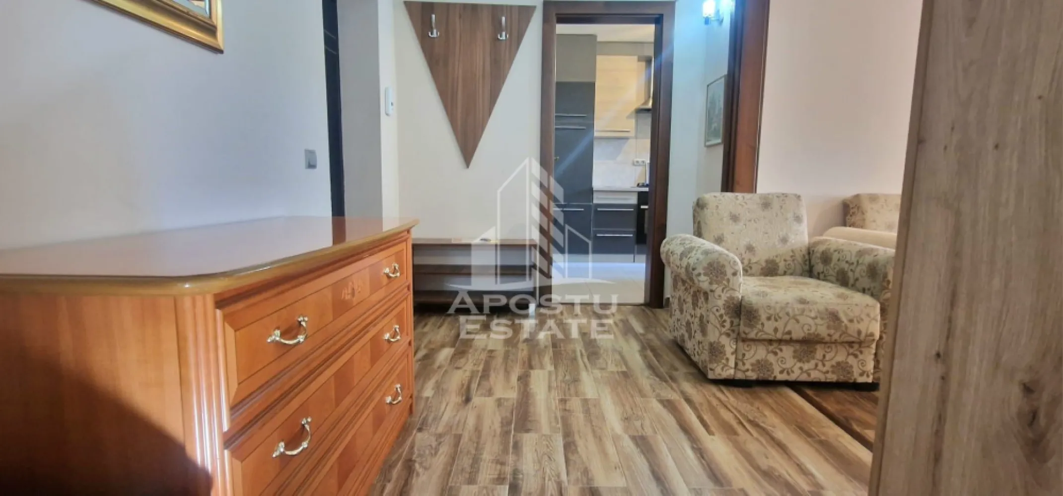 Apartament doua camere decomantat,zona Banu Maracinei