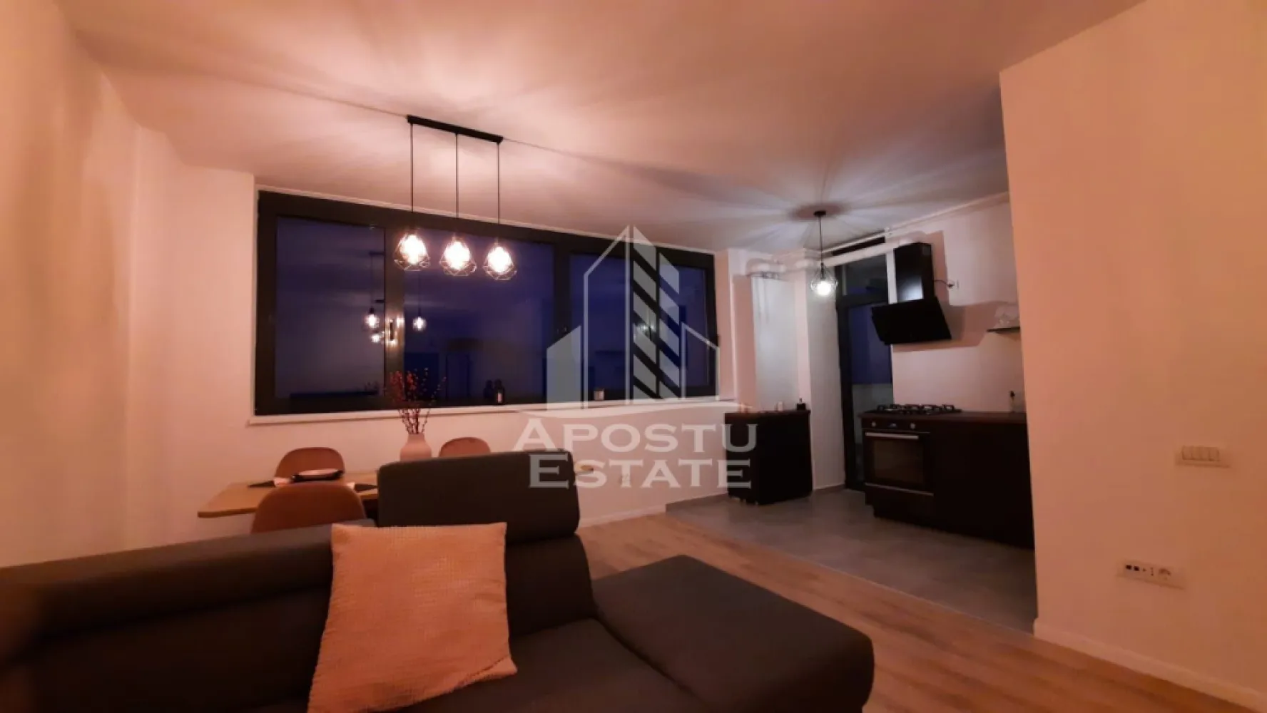 Apartament 2 camere, loc de parcare subteran, zona Torontalului - APOSTU ESTATE va propune spre inchiriere un apartament de lux cu 2 camere open space in Complexul Xcity , zona Calea Torontalului
Imobilul se intinde pe o suprafata utila de 54mp si este compartimentat astfel:
- hol de acces
- living spatios
- dormitor matrimonial cu dressing iesire pe balcon
- bucatarie open space
- baie cu cada
- balcon deschis cu iesire din living

Vecinatati:
- Spital Premiere
- Arta in Nori Gradinita
- OMW
- Sala de fitness NextFit
- Mijloace de transport in comun
- Iulius Mall
- Auchan
Apartamentul dispune de loc de parcare subteran inclus in pret.
Nu se accepta animale de companie si sa se fumeze in incinta imobilului.
Va asteptam cu drag la o vizionare!
ID: CP2934355 !