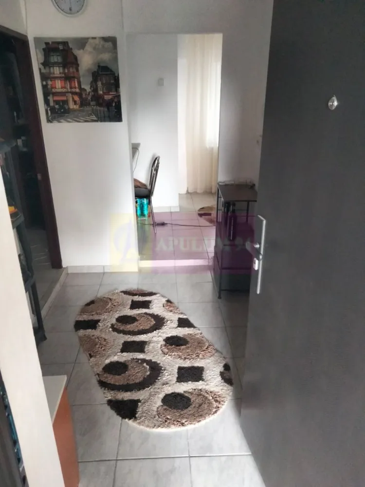 Garsoniera Bragadiru central- Anaf. - Compania imobiliara Apulum 94 va propune o garsoniera situata in Bragadiru- central, in apropiere de Anaf. 
Blocul este reabilitat termic. 
Garsoniera este la etajul 1/3, cu vedere stradala. 
Este decomandata, avand o suprafata de 40 mp cu tot cu balcon. 
Este renovata, cu centrala proprie pe gaze, gresie, faianta, parchet, termopan, aer conditionat. 
Se doreste a se vinde mobilata si utilata. 
Este libera si se poate preda imediat. 
Pentru vizionare si alte detalii nu ezitati sa ma contactati pe nr 0733683446- Laura Ionescu.