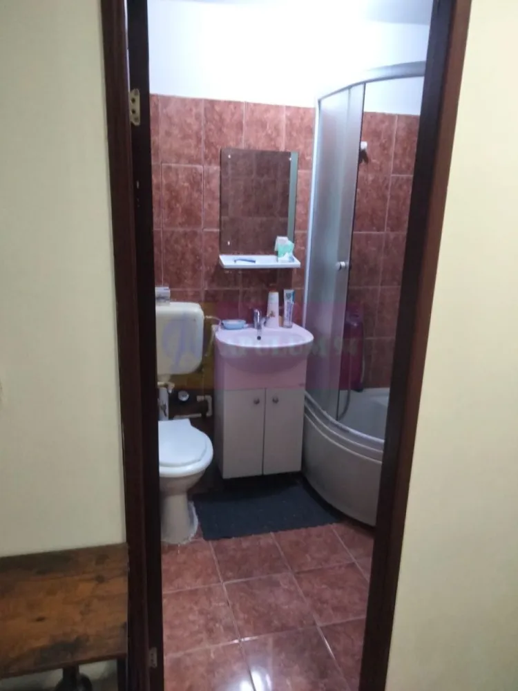 Garsoniera Bragadiru central- Anaf. - Compania imobiliara Apulum 94 va propune o garsoniera situata in Bragadiru- central, in apropiere de Anaf. 
Blocul este reabilitat termic. 
Garsoniera este la etajul 1/3, cu vedere stradala. 
Este decomandata, avand o suprafata de 40 mp cu tot cu balcon. 
Este renovata, cu centrala proprie pe gaze, gresie, faianta, parchet, termopan, aer conditionat. 
Se doreste a se vinde mobilata si utilata. 
Este libera si se poate preda imediat. 
Pentru vizionare si alte detalii nu ezitati sa ma contactati pe nr 0733683446- Laura Ionescu.