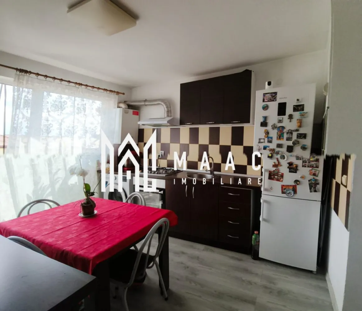 Apartament la Mansarda I 99MPU I 4 Camere I Zona Terezian - MAAC Imobiliare vă propune spre vânzare un apartament spațios situat la mansardă, ideal pentru o familie care își dorește confort și funcționalitate.

 Locuința are o suprafață utilă generoasă de 99 mp, la care se adaugă un balcon de 4 mp, perfect pentru momentele de relaxare. Compartimentarea este practică și bine gândită: apartamentul dispune de 3 dormitoare luminoase, un living generos cu bucătărie open-space, creând un spațiu modern și primitor.

De asemenea, proprietatea beneficiază de 2 băi – una dotată cu cabină de duș și o baie de serviciu, oferind un plus de confort pentru întreaga familie.

 Avantaje:
-suprafață generoasă – 99 mp utili
-compartimentare eficientă
-3 dormitoare
-living cu bucătărie open-space
2 băi
balcon

Pentru mai multe detalii sau pentru a programa o vizionare, vă rugăm să ne contactați.
Specificați ID-ul CP2977970.