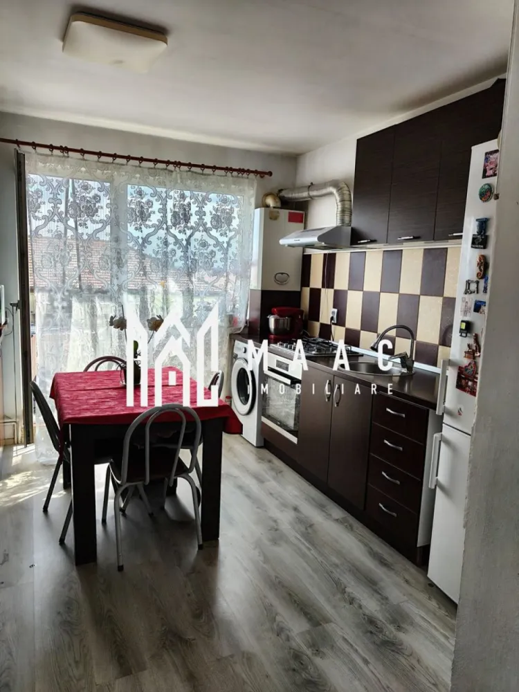 Apartament la Mansarda I 99MPU I 4 Camere I Zona Terezian - MAAC Imobiliare vă propune spre vânzare un apartament spațios situat la mansardă, ideal pentru o familie care își dorește confort și funcționalitate.

 Locuința are o suprafață utilă generoasă de 99 mp, la care se adaugă un balcon de 4 mp, perfect pentru momentele de relaxare. Compartimentarea este practică și bine gândită: apartamentul dispune de 3 dormitoare luminoase, un living generos cu bucătărie open-space, creând un spațiu modern și primitor.

De asemenea, proprietatea beneficiază de 2 băi – una dotată cu cabină de duș și o baie de serviciu, oferind un plus de confort pentru întreaga familie.

 Avantaje:
-suprafață generoasă – 99 mp utili
-compartimentare eficientă
-3 dormitoare
-living cu bucătărie open-space
2 băi
balcon

Pentru mai multe detalii sau pentru a programa o vizionare, vă rugăm să ne contactați.
Specificați ID-ul CP2977970.