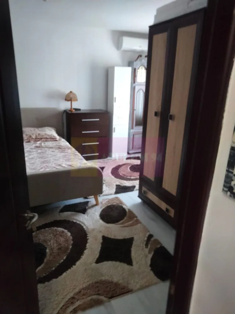 Garsoniera Bragadiru central- Anaf. - Compania imobiliara Apulum 94 va propune o garsoniera situata in Bragadiru- central, in apropiere de Anaf. 
Blocul este reabilitat termic. 
Garsoniera este la etajul 1/3, cu vedere stradala. 
Este decomandata, avand o suprafata de 40 mp cu tot cu balcon. 
Este renovata, cu centrala proprie pe gaze, gresie, faianta, parchet, termopan, aer conditionat. 
Se doreste a se vinde mobilata si utilata. 
Este libera si se poate preda imediat. 
Pentru vizionare si alte detalii nu ezitati sa ma contactati pe nr 0733683446- Laura Ionescu.