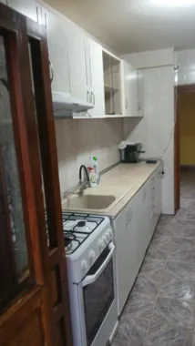 De inchiriat apartament cu 3 camere, I. C. Frimu, etaj 3, 450 euro