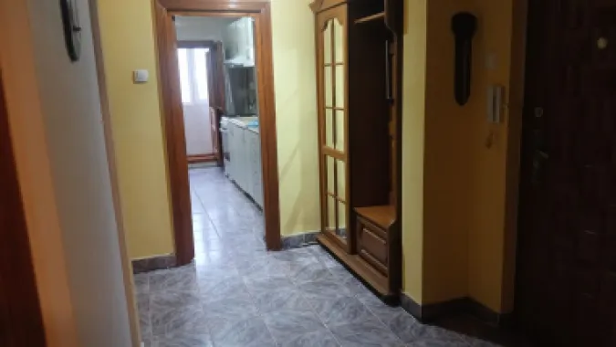 De inchiriat apartament cu 3 camere, I. C. Frimu, etaj 3, 450 euro