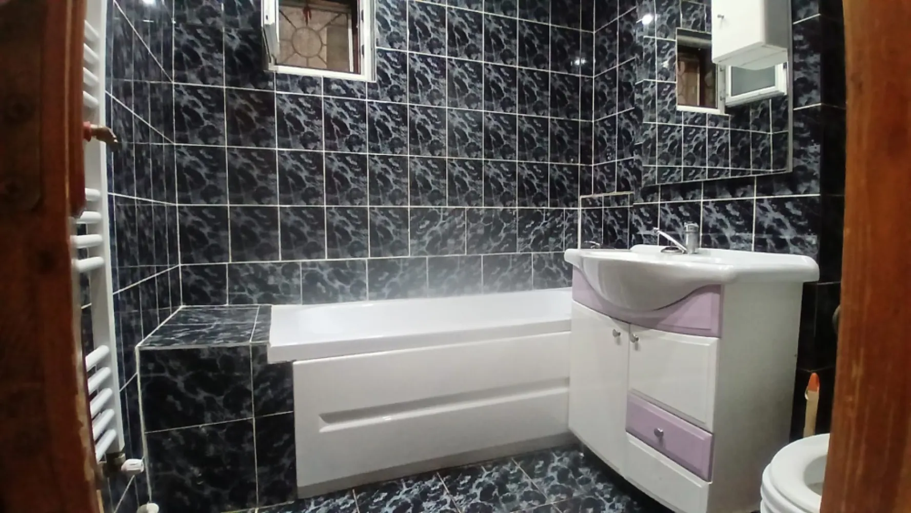 De inchiriat apartament cu 3 camere, I. C. Frimu, etaj 3, 450 euro