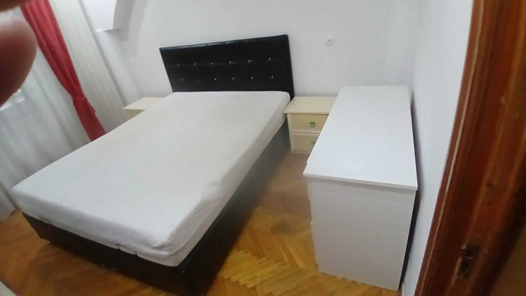 De inchiriat apartament cu 3 camere, I. C. Frimu, etaj 3, 450 euro