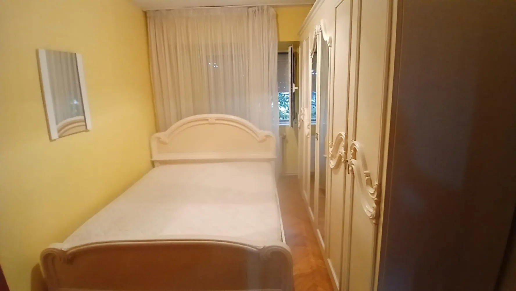 De inchiriat apartament cu 3 camere, I. C. Frimu, etaj 3, 450 euro