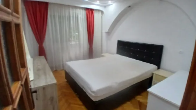 De inchiriat apartament cu 3 camere, I. C. Frimu, etaj 3, 450 euro
