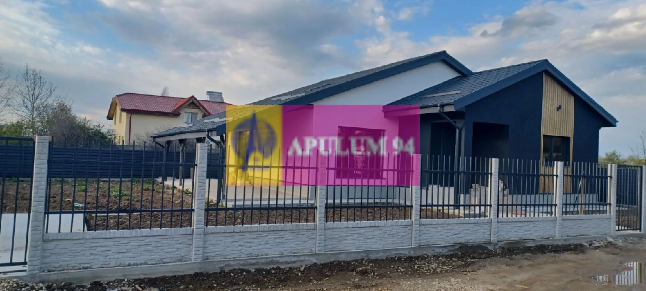 Gulia, casă 4 camere parter, 107 mp utili, curte 500, între 2 păduri - În partea de NV a Bucurestilului, prin Chitila si DN7, în localitatea Gulia, între Pădurea Râioasa, si Pădurea Cereanca, într-o zonă rezidențială nouă. Casă tip parter din caramidă portantă cu structură din beton armat, alcătuită din Living de 35 mp, bucătărie 13 mp, 3 dormitoare de 16 mp, 14 mp si 11 mp, 2 bai de 6,5 si 4,5 mp, hol, cameră tehnică 6 mp si terasă acoperită de 24 mp. Casa este izolată cu polistiren si vată minerală, are ferestre Salamander cu geamuri tripan, este acoperită cu tiglă metalică mată de 0,5 mm. Instalatie electrică, sanitară, termică, încălzire în pardoseală, centrală pe gaze în condensație. Gresia, faianța, parchetul, obiectele sanitare si usile interioare, pot fi alese de cumpărător. Următoarea casa va fi disponibilă până la 30.09.2026. Preț 145.000 EUR, cu TVA inclus. Nu se plătește comision