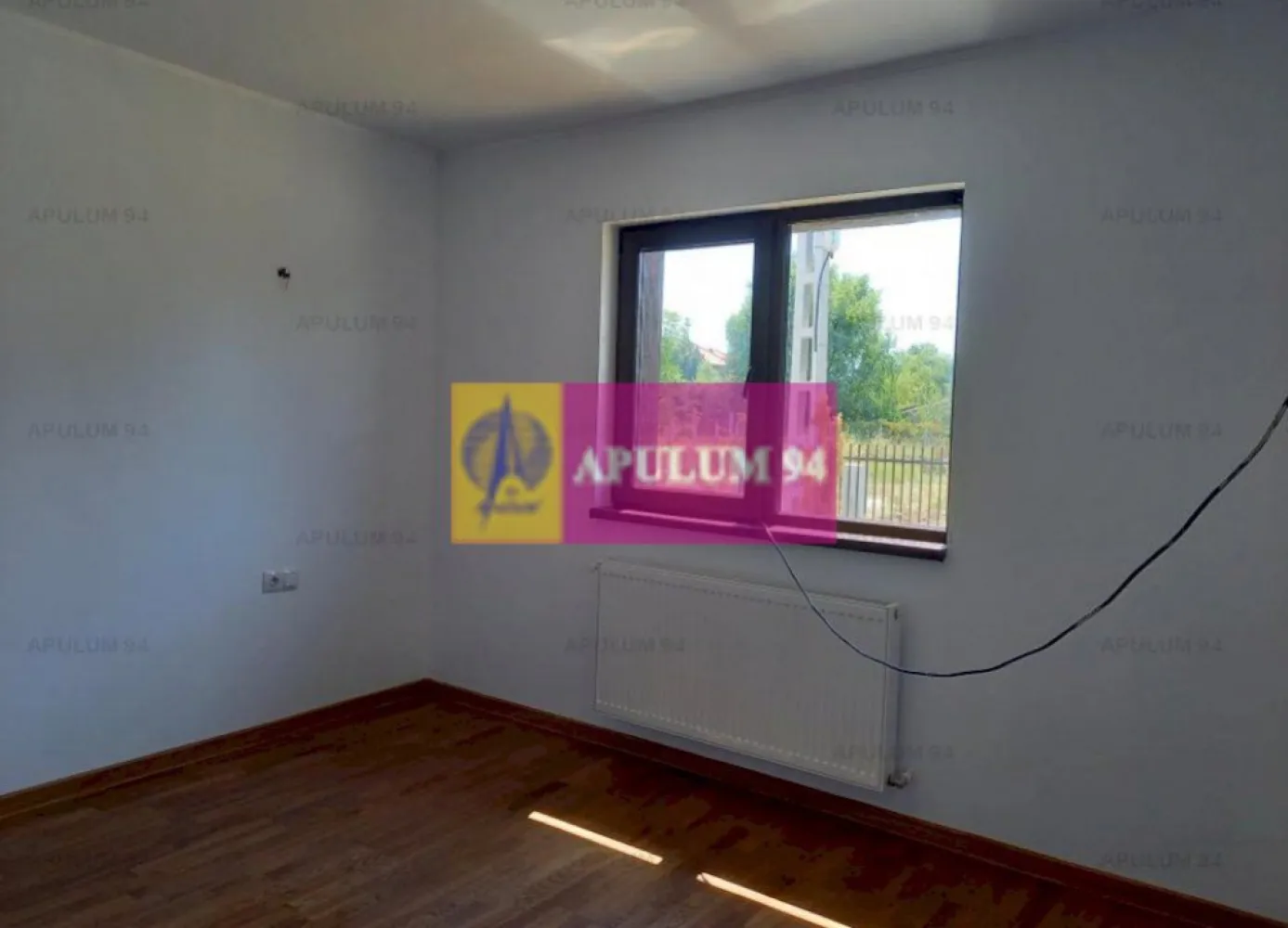 Gulia, casă 4 camere parter, 107 mp utili, curte 500, între 2 păduri - În partea de NV a Bucurestilului, prin Chitila si DN7, în localitatea Gulia, între Pădurea Râioasa, si Pădurea Cereanca, într-o zonă rezidențială nouă. Casă tip parter din caramidă portantă cu structură din beton armat, alcătuită din Living de 35 mp, bucătărie 13 mp, 3 dormitoare de 16 mp, 14 mp si 11 mp, 2 bai de 6,5 si 4,5 mp, hol, cameră tehnică 6 mp si terasă acoperită de 24 mp. Casa este izolată cu polistiren si vată minerală, are ferestre Salamander cu geamuri tripan, este acoperită cu tiglă metalică mată de 0,5 mm. Instalatie electrică, sanitară, termică, încălzire în pardoseală, centrală pe gaze în condensație. Gresia, faianța, parchetul, obiectele sanitare si usile interioare, pot fi alese de cumpărător. Următoarea casa va fi disponibilă până la 30.09.2026. Preț 145.000 EUR, cu TVA inclus. Nu se plătește comision