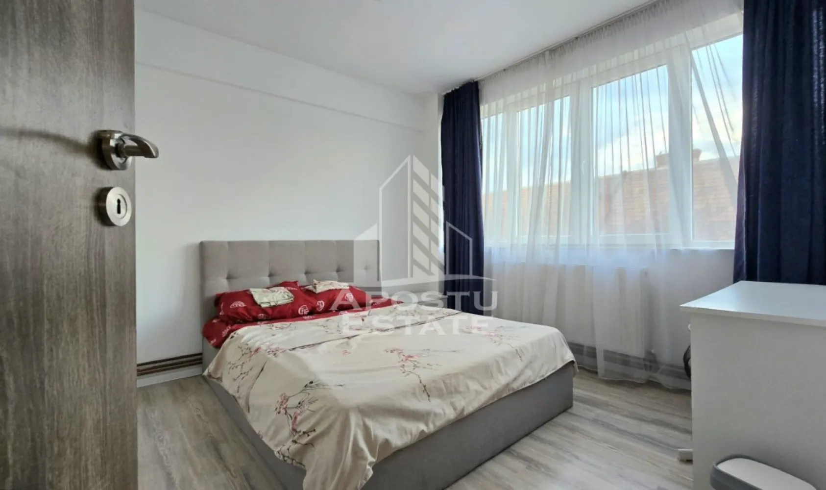 Apartament 3 camere, Central