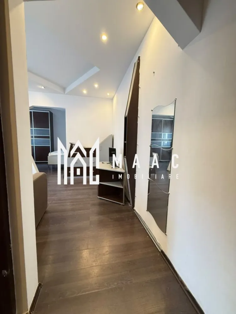 Apartament 2 camere | Etaj 1 | PET-FRIENDLY | Mihai Viteazu - MAAC Imobiliare ofera spre inchiriere apartament cu 2 camere, complet mobilat si utilat, in zona Mihai Viteazu - Cedonia (Aleea Genistilor).

*PET-FRIENDLY - Se accepta cu animale de companie de talie mica.

Locuinta se afla la etajul 1/4, are suprafata utila de 38mp si este alcatuita din living luminos, dormitor cu pat dublu, bucatarie inchisa cu toate facilitatile, si baie moderna cu geam.

Amplasamentul blocului este unul avantajos, aflandu-se la 15-20 minute de mers pe jos de centru, la 5 minute de parcul SubArini magazine, farmacii, cafenele, sala de sport.

Se percepe o chirie in avans si garantie in cuantumul unei chirii lunare. Disponibilitate imediata. Se inchiriaza pe o perioada de minim 12 luni.

Pentru mai multe detalii, va rugam specificati telefonic: CP3217204