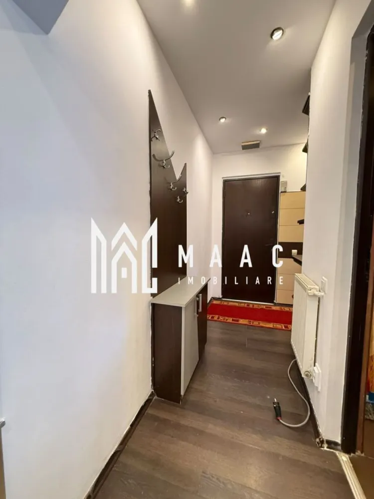 Apartament 2 camere | Etaj 1 | PET-FRIENDLY | Mihai Viteazu - MAAC Imobiliare ofera spre inchiriere apartament cu 2 camere, complet mobilat si utilat, in zona Mihai Viteazu - Cedonia (Aleea Genistilor).

*PET-FRIENDLY - Se accepta cu animale de companie de talie mica.

Locuinta se afla la etajul 1/4, are suprafata utila de 38mp si este alcatuita din living luminos, dormitor cu pat dublu, bucatarie inchisa cu toate facilitatile, si baie moderna cu geam.

Amplasamentul blocului este unul avantajos, aflandu-se la 15-20 minute de mers pe jos de centru, la 5 minute de parcul SubArini magazine, farmacii, cafenele, sala de sport.

Se percepe o chirie in avans si garantie in cuantumul unei chirii lunare. Disponibilitate imediata. Se inchiriaza pe o perioada de minim 12 luni.

Pentru mai multe detalii, va rugam specificati telefonic: CP3217204