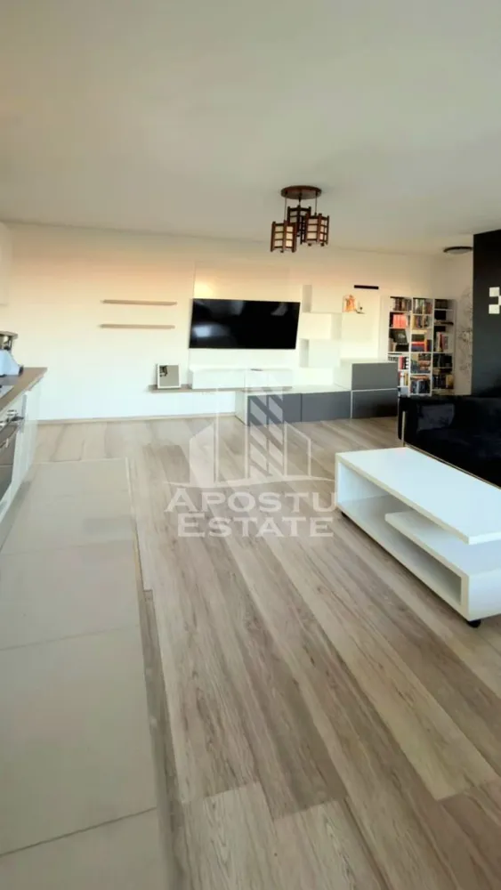 Aprtament 3 camere , Girocului - Apostu Estate va ofera spre inchiriere un apartament cu 3 camere, situat in zona Girocului, o locatie apreciata pentru accesul facil catre mijloacele de transport, magazine, scoli si alte puncte de interes.

Apartamentul are o suprafata utila de 65 mp si este amplasat la etajul 5 din 5 (fara lift), fiind compartimentat eficient astfel:

Living open-space;
Dormitor;
Camera secundara, ideala pentru birou, camera de copil sau dressing;
Baie;
Hol.

Locuinta este complet mobilata si utilata, fiind pregatita pentru mutare imediata.

Dotari:

Centrala termica proprie;
Aer conditionat;
TV;
Masina de spalat rufe;
Masina de spalat vase;
Cuptor cu microunde.

Un avantaj important al acestui apartament este faptul ca este pet friendly, fiind potrivit si pentru chiriasii care detin animale de companie.

Apartamentul ofera un ambient placut si functional, fiind ideal pentru un cuplu, o familie sau persoane care lucreaza de acasa.

Oferta Id CP3227870