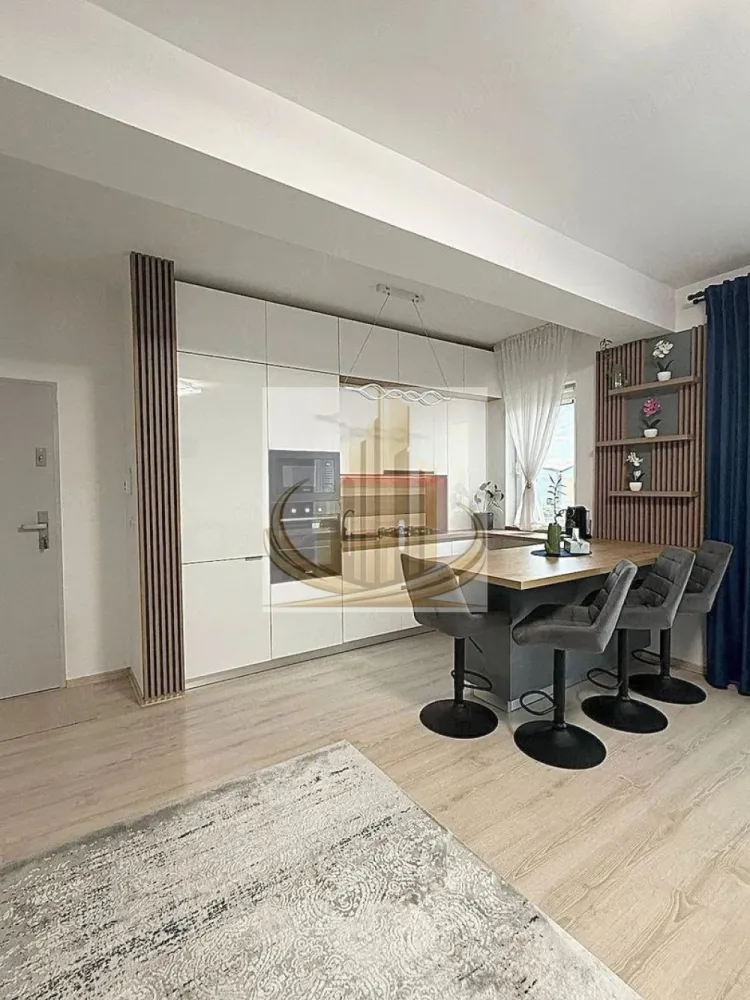 🏡 Apartament modern 2 camere - 🏡Grand Mobilis Imobiliare vă propune spre vânzare un apartament modern cu 2 camere, situat în Giroc, într-un bloc construit în anul 2017. Proprietatea este amplasată la etajul 2 din 3, într-o zonă liniștită, cu acces integral pe drum asfaltat și conexiune rapidă către Timișoara.

Suprafață utilă: 49,8 mp + balcon

Compartimentare:

* Living open-space cu bucătărie;
* Dormitor;
* Baie;
* Hol;
* Balcon.

Apartamentul se vinde complet mobilat și utilat, fiind renovat integral și amenajat cu mobilier realizat la comandă, care oferă un design modern și numeroase spații de depozitare. Proprietatea este pregătită pentru mutare imediată, fără a necesita investiții suplimentare. (Se păstrează doar mobilierul de pe balcon+ maxima de spălat+ uscatorul)

Dotări:

* Încălzire în pardoseală;
* Aer condiționat;
* Bucătărie complet echipată cu electrocasnice încorporate Pyramis și Samsung;
* Mobilier modern în living cu iluminare LED integrată;
* Iluminare ambientală LED în zona bucătăriei;
* Loc de parcare înscris în Cartea Funciară.

Avantajele zonei:

* Zonă liniștită, ideală pentru locuit;
* Parc pentru copii în apropiere;
* Supermarket Profi la câteva minute de mers pe jos;
* Stație de transport public în proximitate;
* Acces rapid către Timișoara;
* Cheltuieli reduse de întreținere și vecini liniștiți.

Această proprietate reprezintă o alegere excelentă atât pentru locuință proprie, cât și pentru investiție, datorită amplasării, finisajelor moderne și dotărilor premium.

Preț: 105,000€

📞 Pentru mai multe informații sau pentru programarea unei vizionări, echipa Grand Mobilis Imobiliare vă stă cu drag la dispoziție! 
CP3228024