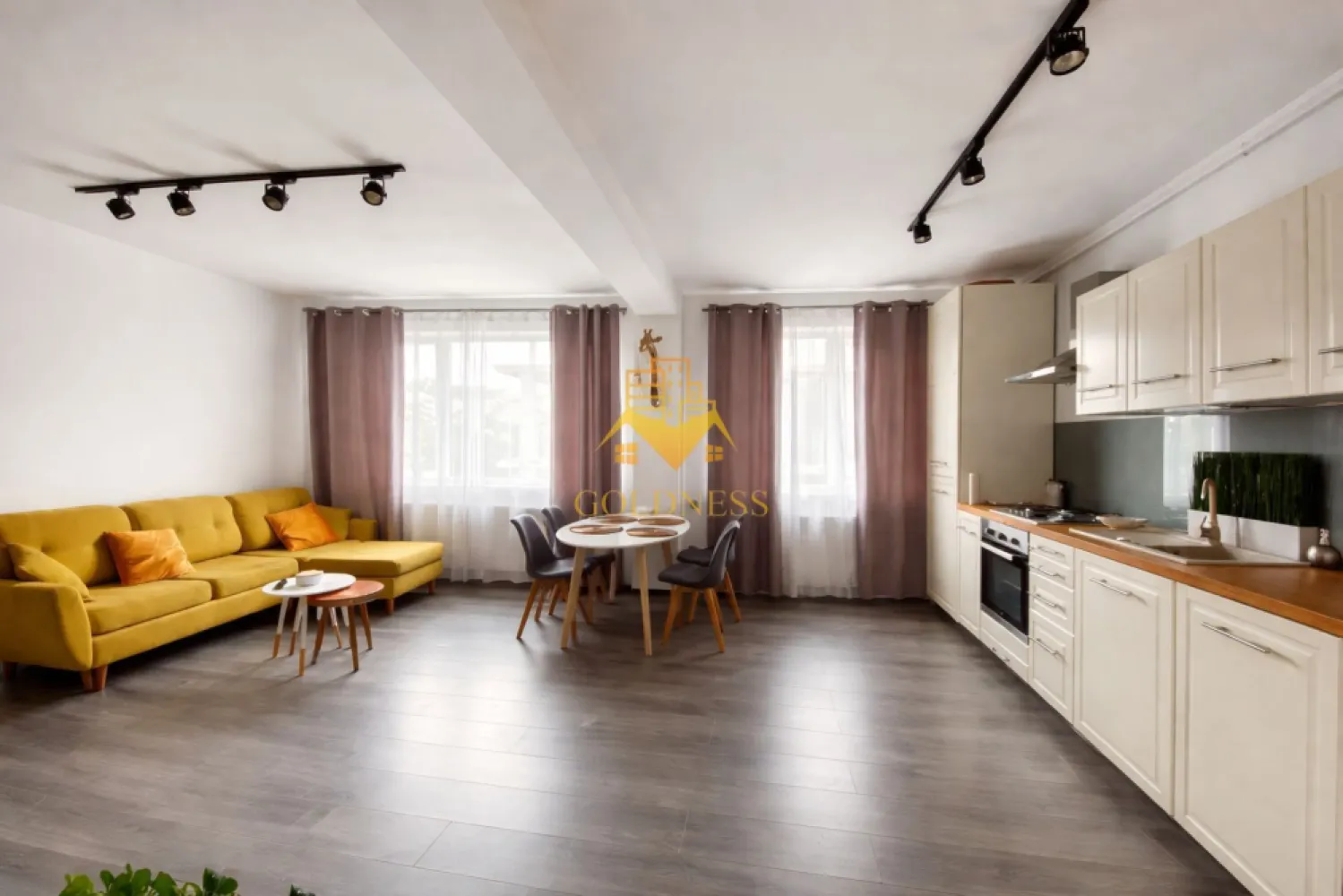 2 Camere Openspace, Petfriendly,Borhanci, Parcare, Modern, Profi. - GOLDNESS Imobiliare vă propune spre închiriere un apartament cu 2 camere complet mobilat și utilat, la etajul 1 într-un imobil de 3 etaje, în Cartierul Borhanci.
Apartamentul este Petfriendly.
Parcare inclusa!
Se află în apropierea stațiilor de transport în comun, magazine, restaurante, spații verzi, farmacii, etc. 

Apartamentul este compartimentat astfel:
 - dormitor cu pat matrimonial, dressing, noptiere
 - living cu bucatarie open space complet utilată și mobilată, canapea extensibilă, loc de servit masa 
 - baie cu cabina de dus, calorifer port prosop și dulap pentru depozitare.
 - balcon 5 mp.

Imobilul este dotat cu toate cele necesare- centrală proprie, frigider, aragaz, hotă, mașină de spălat haine, etc. 

Dacă sunteți interesați de acest apartament și doriți să îl vizionați, dar și pentru alte oferte nu ezitați să ne contactați telefonic sau prin e-mail. Vă stăm la dispoziție!
Pentru intermediere se percepe un comision de 50% din prețul chiriei!