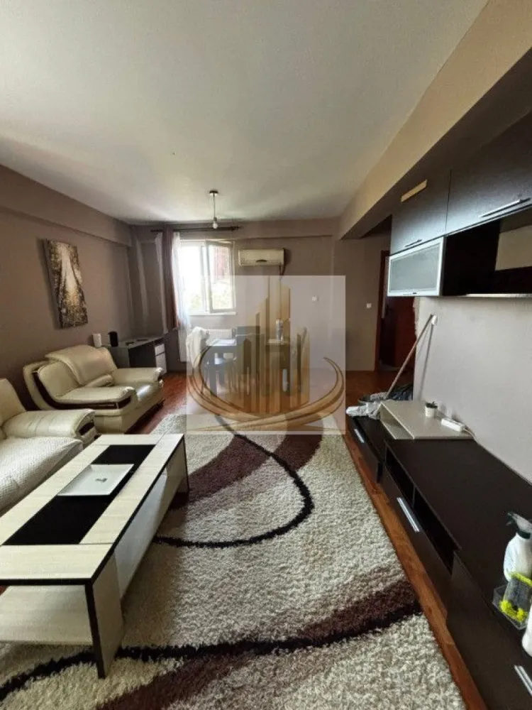 Apartament modern zona Lipovei🏡 - 🏡Grand Mobilis Imobiliare va propune spre închiriere un apartament modern cu 2 camere de 54mp, zona Lipovei 
Apartamentul se afla la etajul 2 al clădirii al unui bloc nou, dispune de centrala proprie, 
Bucătaria este mobilata și utilata cu aragaz, frigider
Apartamentul dispune de aer condiționat, masina de spălat 
Disponibilitate din 1 mai 
💶 352 euro/ luna + garanție
Pentru vizionari nu ezita sa ne contactezi!
ID intern CP3043041