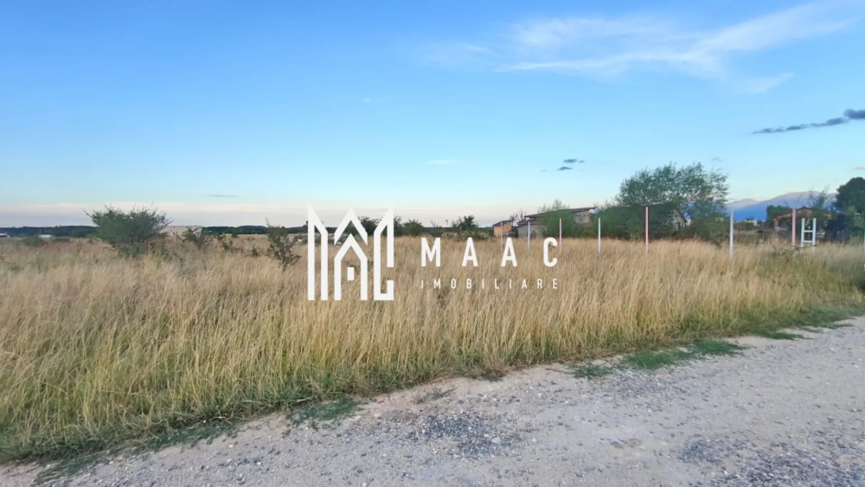 Teren intravilan 425 mp I Investiție I C. Cisnădiei - MAAC Imobiliare propune spre vânzare un teren intravilan cu suprafața de 425 mp, situat în zona Aerodrom Măgura – Calea Cisnădiei, la doar 6 km de Sibiu și 3 km de Cisnădie.

 Caracteristicile terenului
Suprafață: 425 mp
Regim: intravilan
PUZ aprobat
Utilități: în curs de aprobare
Acces: drum pietruit
Teren pe colț, cu deschidere pe două laturi

Deschidere:
aprox. 30,5 m pe o latură
aprox. 15 m pe cealaltă

Aer curat, liniște, trafic redus
acces rapid către Sibiu și Cisnădie
comunitate în formare, cu potențial ridicat de apreciere a valorii în timp.

 Potrivit pentru:
casă de vacanță
investiție pe termen lung, într-o zonă cu cerere în creștere

Pentru mai multe informații sau programarea unei vizionări, vă rog să mă contactați, menționând ID CP3200785.