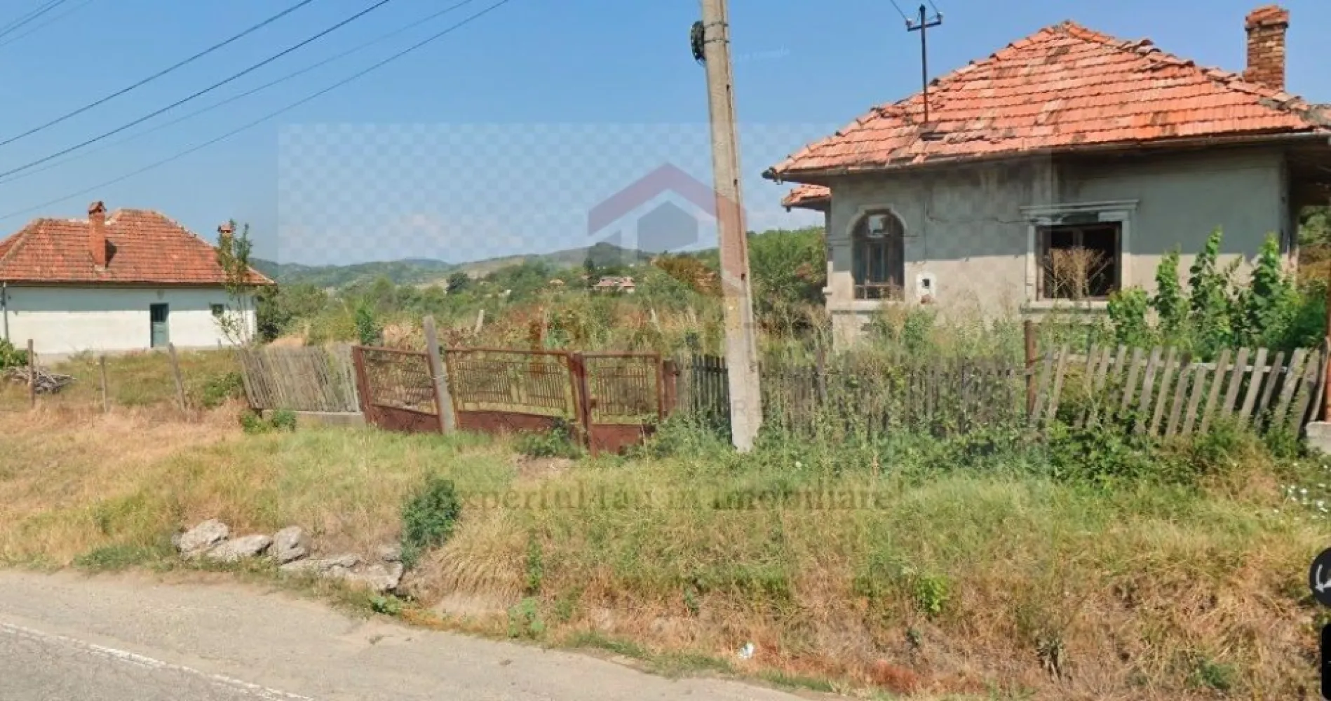 Teren de vânzare intravilan-extravilan comuna Tigveni jud.Arges - Cauți liniște, aer curat și un loc perfect pentru casa ta de vis sau o investiție inspirată? Acest teren de 1.683 mp situat în Tigveni, județul Argeș îți oferă exact asta!
✅ Deschidere generoasă la drum asfaltat (~16 ml)
✅ Utilități la doar câțiva metri.
✅ Teren împrejmuit
✅ Construcție existentă (demolabilă) – ideal pentru a începe rapid un nou proiect
✅ Zonă liniștită, cu vedere panoramică
✅ Acces facil și iluminat stradal
📍 Locație excelentă pentru locuință permanentă, casă de vacanță sau investiție.
💰 Preț atractiv: 20.000 € (negociabil)
📅 Disponibil imediat!
Dacă îți dorești un loc unde natura se îmbină perfect cu accesibilitatea, acesta poate fi începutul unui nou capitol pentru tine.
 Scrie-ne în privat pentru detalii și programarea unei vizionări!