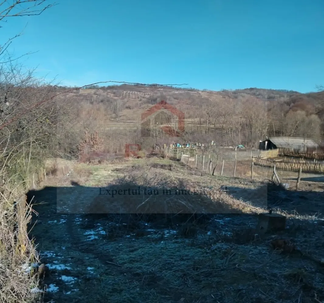 Teren de vânzare intravilan-extravilan comuna Tigveni jud.Arges - Cauți liniște, aer curat și un loc perfect pentru casa ta de vis sau o investiție inspirată? Acest teren de 1.683 mp situat în Tigveni, județul Argeș îți oferă exact asta!
✅ Deschidere generoasă la drum asfaltat (~16 ml)
✅ Utilități la doar câțiva metri.
✅ Teren împrejmuit
✅ Construcție existentă (demolabilă) – ideal pentru a începe rapid un nou proiect
✅ Zonă liniștită, cu vedere panoramică
✅ Acces facil și iluminat stradal
📍 Locație excelentă pentru locuință permanentă, casă de vacanță sau investiție.
💰 Preț atractiv: 20.000 € (negociabil)
📅 Disponibil imediat!
Dacă îți dorești un loc unde natura se îmbină perfect cu accesibilitatea, acesta poate fi începutul unui nou capitol pentru tine.
 Scrie-ne în privat pentru detalii și programarea unei vizionări!