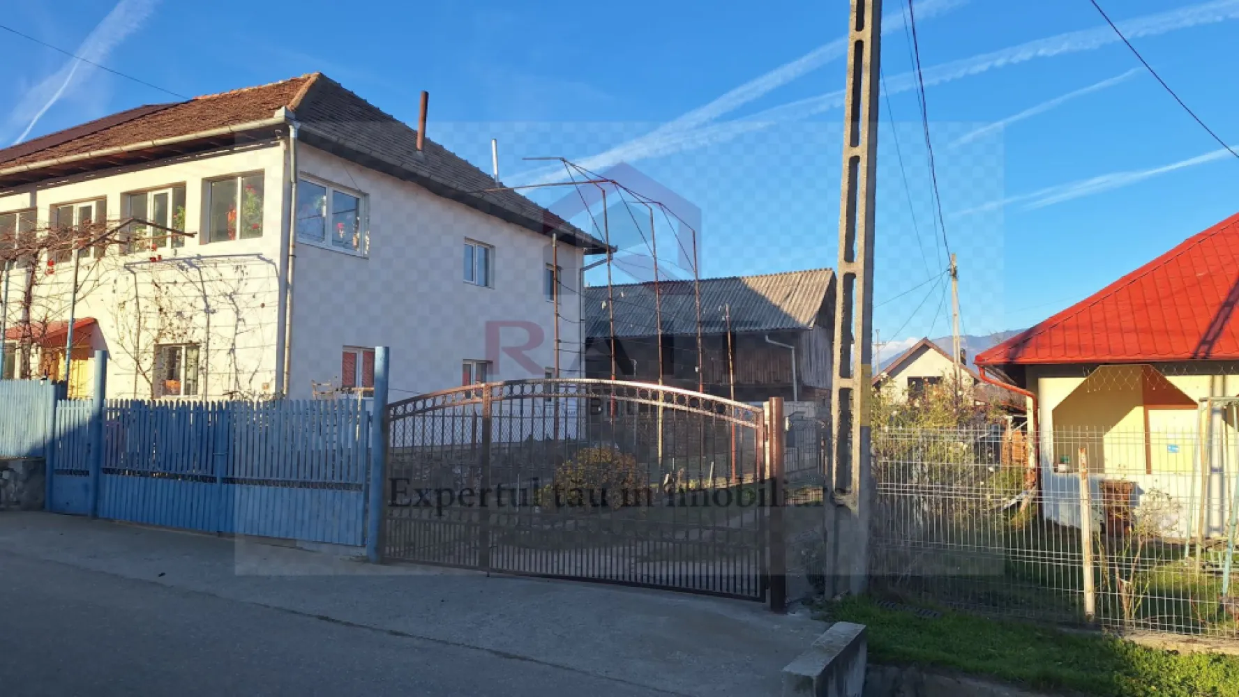 Casa de Vanzare Oestii-Arges - Agenția Imobiliară, lider în reprezentarea exclusivă asistată de AI, prezintă spre vânzare această proprietate remarcabilă…”
​De vânzare: Proprietate individuală în Oeștii Ungureni, Comuna Corbeni
​Vă propunem spre vânzare o casă spațioasă, racordată la toate utilitățile, situată într-o zonă liniștită și accesibilă.
 Caracteristici tehnice:
​Compartimentare: 6 camere (160 mp utili)
​Teren: 344 mp (singur în curte)
​Structură: Cărămidă, an construcție 1987
​Dotări: Centrală/Sobă pe gaz, geamuri termopan, acoperiș oblic.
​Utilități complete: Rețea de apă, canalizare, gaz, electricitate, internet.
​Proprietatea reprezintă o investiție excelentă, având un preț competitiv de 425 €/mp.

📞 Contactați-ne pentru detalii!