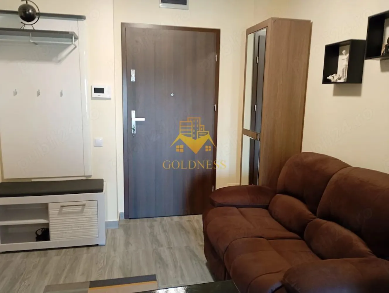 1 camera studio, Gheorgheni, Park Lake, Iulius Mall, FSEGA, Parcare - GOLDNESS Imobiliare vă propune spre închiriere un apartament cu 1 camere complet mobilat și utilat, la etajul 6 într-un imobil de 10 etaje, în Cartierul Gheorgheni!
Dispune de loc de parcare subteran!
Se află în apropierea stațiilor de transport în comun, magazine, restaurante, spații verzi, farmacii, etc. 

Apartamentul este compartimentat astfel:
 - dormitor cu pat matrimonial, dressing, noptiere
 - bucătărie cu canapea extensibilă, complet utilată și mobilată, loc de servit masa 
 - baie cu cada calorifer port prosop și dulap pentru depozitare.
 - balcon 3mp

Imobilul este dotat cu toate cele necesare- centrală proprie, frigider, aragaz, hotă, mașină de spălat haine, etc. 

Dacă sunteți interesați de acest apartament și doriți să îl vizionați, dar și pentru alte oferte nu ezitați să ne contactați telefonic sau prin e-mail. Vă stăm la dispoziție!
Pentru intermediere se percepe un comision de 50% din prețul chiriei!