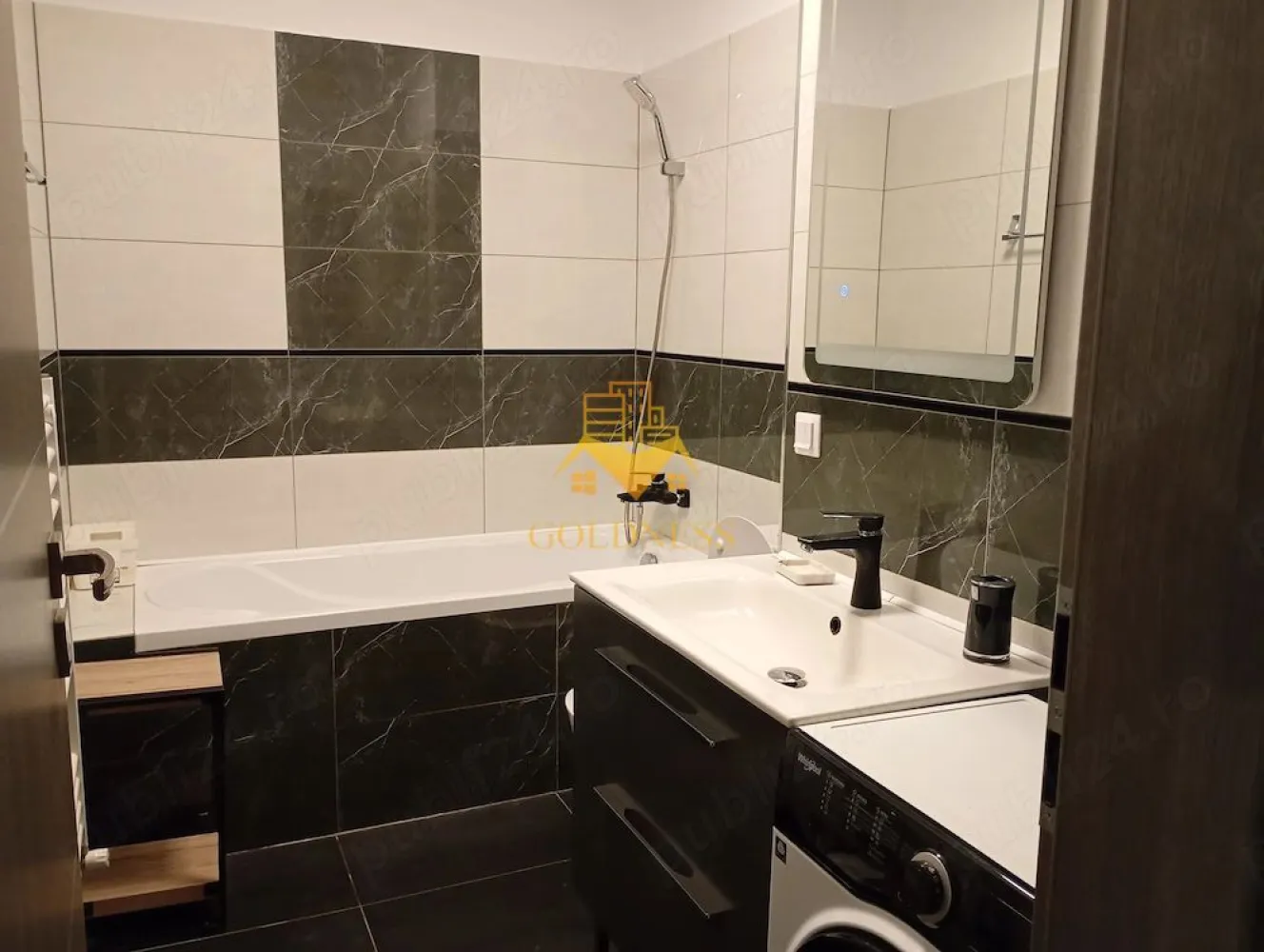 1 camera studio, Gheorgheni, Park Lake, Iulius Mall, FSEGA, Parcare - GOLDNESS Imobiliare vă propune spre închiriere un apartament cu 1 camere complet mobilat și utilat, la etajul 6 într-un imobil de 10 etaje, în Cartierul Gheorgheni!
Dispune de loc de parcare subteran!
Se află în apropierea stațiilor de transport în comun, magazine, restaurante, spații verzi, farmacii, etc. 

Apartamentul este compartimentat astfel:
 - dormitor cu pat matrimonial, dressing, noptiere
 - bucătărie cu canapea extensibilă, complet utilată și mobilată, loc de servit masa 
 - baie cu cada calorifer port prosop și dulap pentru depozitare.
 - balcon 3mp

Imobilul este dotat cu toate cele necesare- centrală proprie, frigider, aragaz, hotă, mașină de spălat haine, etc. 

Dacă sunteți interesați de acest apartament și doriți să îl vizionați, dar și pentru alte oferte nu ezitați să ne contactați telefonic sau prin e-mail. Vă stăm la dispoziție!
Pentru intermediere se percepe un comision de 50% din prețul chiriei!