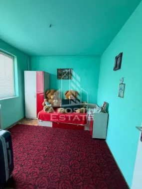 Apartament de vanzare cu 3 camere, 2 bai, 2 balcoane, zona Soarelui