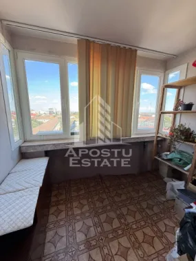 Apartament de vanzare cu 3 camere, 2 bai, 2 balcoane, zona Soarelui