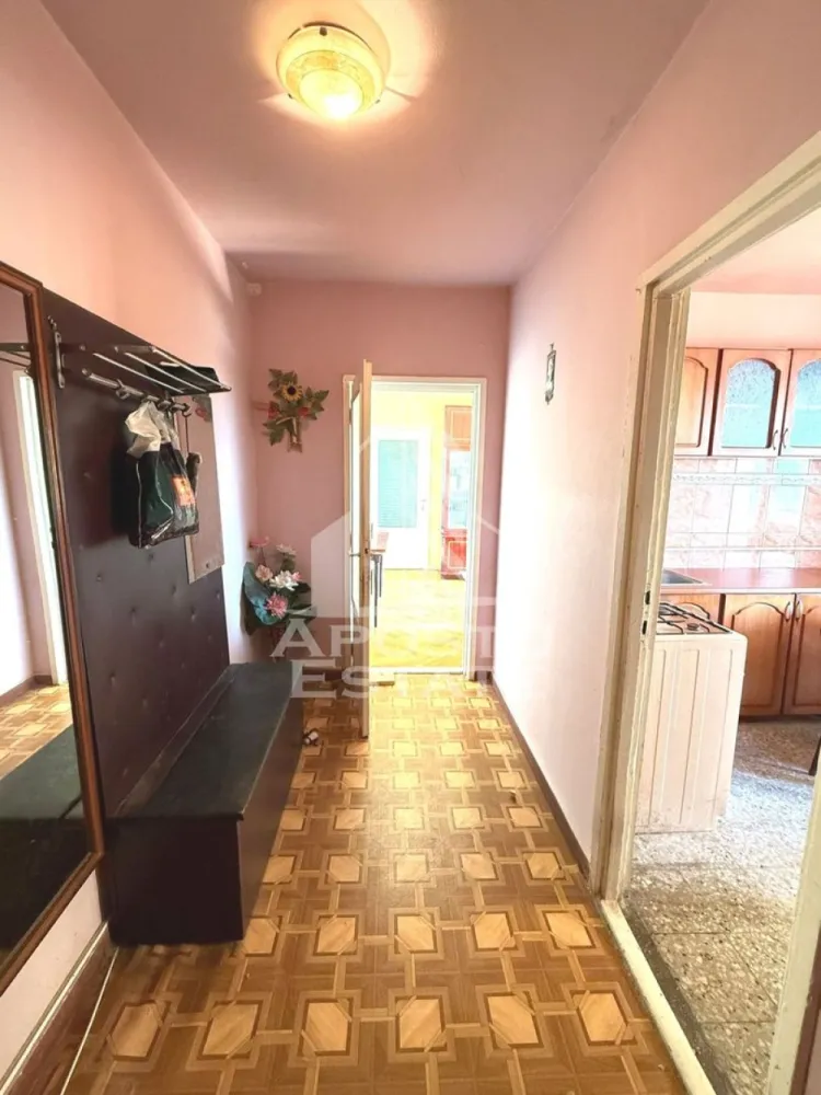 Apartament de vanzare cu 3 camere, 2 bai, 2 balcoane, zona Soarelui