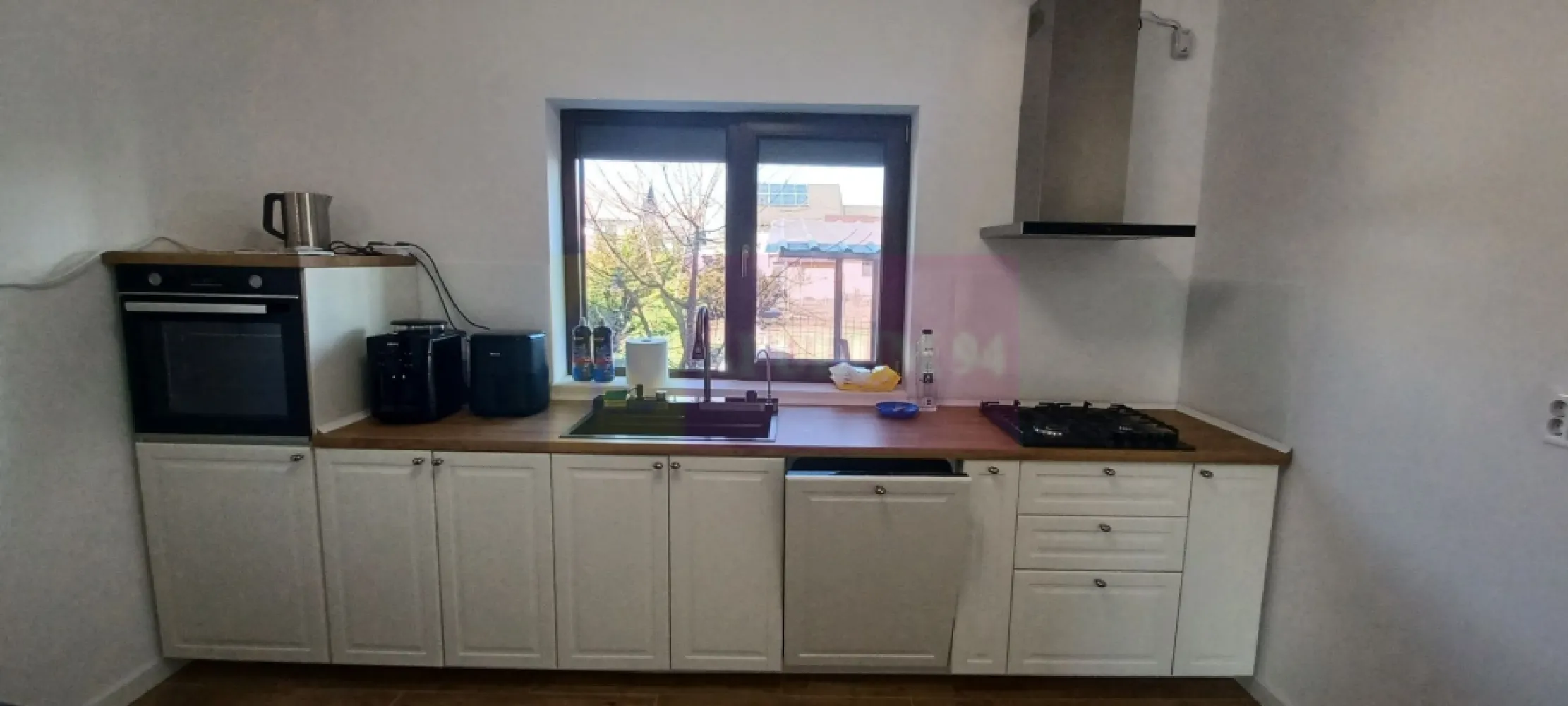 Săbăreni, casă nouă tip parter, cu pod mansardabil
