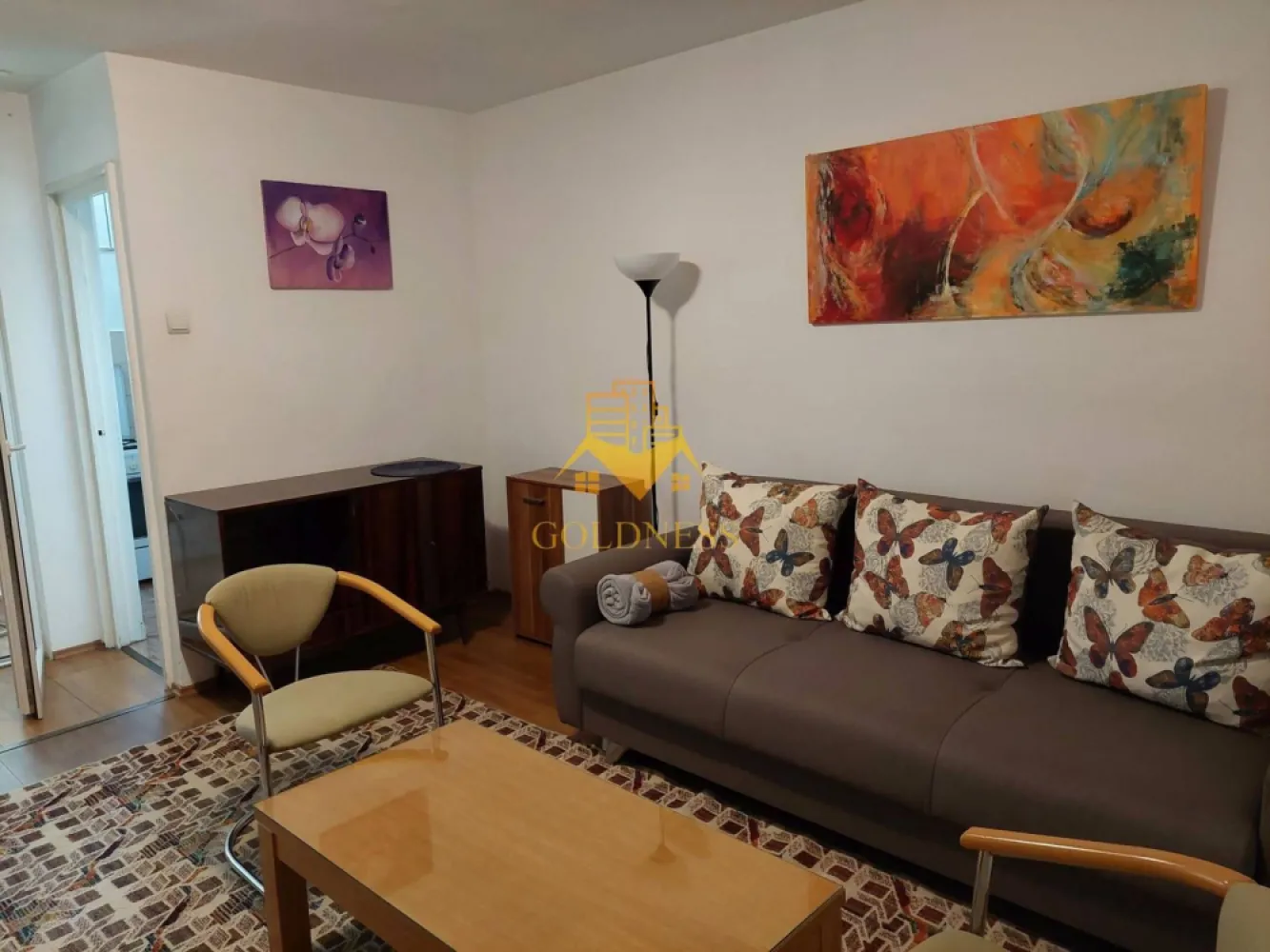 1 camera, Grigorescu, Parcul Iuliu Hatieganu, Someșului, FSIM - GOLDNESS Imobiliare vă propune spre închiriere un apartament cu 1 camere complet mobilat și utilat, la etajul 2 într-un imobil de 4 etaje, în Cartierul Grigorescu.
Se află în apropierea stațiilor de transport în comun, magazine, restaurante, spații verzi, farmacii, etc. 

Apartamentul este compartimentat astfel:
 - camera cu canapea extensibila, dressing, noptiere
 - bucătărie complet utilată și mobilată
 - baie cu cabina de dus, calorifer port prosop și dulap pentru depozitare.
 - balcon 3mp

Imobilul este dotat cu toate cele necesare-termoficare cu contor de citire caldura, frigider, aragaz, hotă, mașină de spălat haine, etc. 

Dacă sunteți interesați de acest apartament și doriți să îl vizionați, dar și pentru alte oferte nu ezitați să ne contactați telefonic sau prin e-mail. Vă stăm la dispoziție!
Pentru intermediere se percepe un comision de 50% din prețul chiriei!