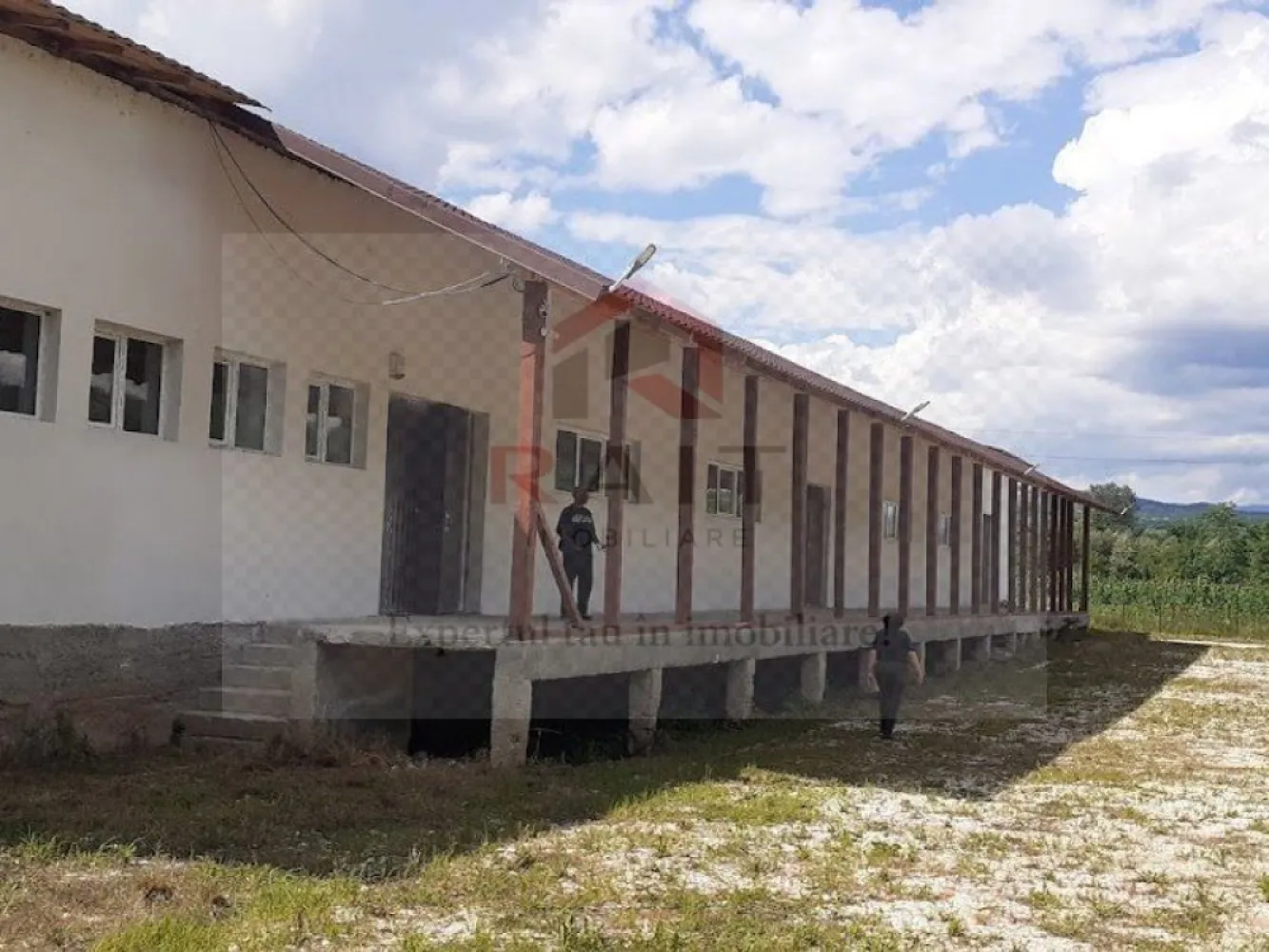 Hala de Inchiriat Godeni Arges - Hala de productie cu incalzire centrala pe peleti, rampa, alarma, camere video, baie, dus, acces tir, si posibilitate de extindere a terenului cu cca 3000 mp.
Spatiul este pretabil pentru Productie/servicii,Depozitare,Logistica.
Pretul este usor negociabil.
Spatiul : Hala Productie
Se adauga consturi cu Utilitati/Mentenanta.