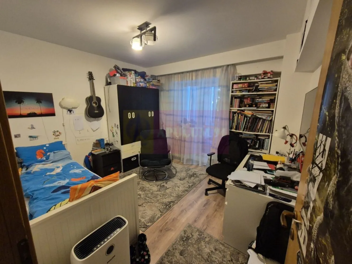 Vanzare apartament 2 camere Piata Iancului-metrou - Vanzare apartament 2 camere-Piata Iancului. Apartamentul este decomandat amenajat, aer conditionat, balcun inchis cu termopan. Blocul a fost construit in anul 1987, urmeaza sa fie anvelopat. La 2 minute se afla statie de metrou, tranvai, autobuz.