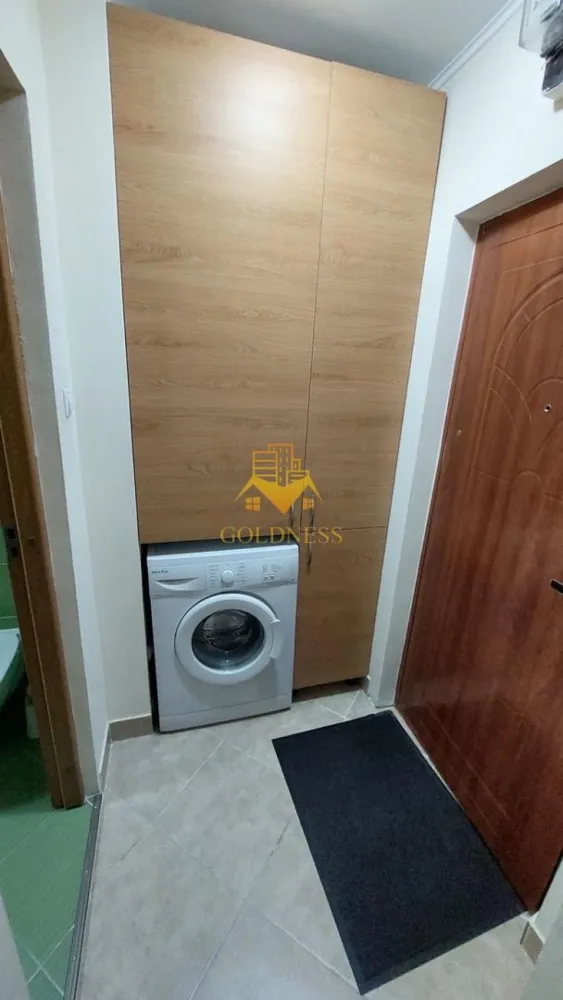 1 camera, Zorilor, Observatorului, UMF, USAMV, UTCN - GOLDNESS Imobiliare vă propune spre închiriere un apartament cu 1 camere complet mobilat și utilat, la etajul 3 într-un imobil de 4 etaje, în Cartierul Zorilor.
Posibilitatea de parcare în zona la liber.
Se află în apropierea stațiilor de transport în comun, magazine, restaurante, spații verzi, farmacii, etc. 

Apartamentul este compartimentat astfel:
 - camera cu canapea extensibila, dressing, noptiere
 - bucătărie complet utilată și mobilată
 - baie cu cabina de dus, calorifer port prosop și dulap pentru depozitare.
 - balcon 3mp.

Imobilul este dotat cu toate cele necesare- termoficare, frigider, aragaz, hotă, mașină de spălat haine, etc. 

Dacă sunteți interesați de acest apartament și doriți să îl vizionați, dar și pentru alte oferte nu ezitați să ne contactați telefonic sau prin e-mail. Vă stăm la dispoziție!
Pentru intermediere se percepe un comision de 50% din prețul chiriei!