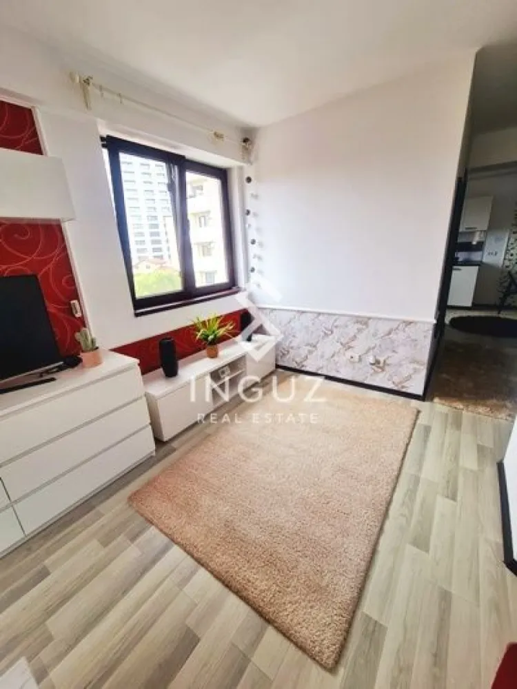Apartament 3 camere de închiriat – Barbu Văcărescu / Floreasca / Tei - Apartament 3 camere de închiriat – Barbu Văcărescu / Floreasca / Tei

Preț: 700 EUR (negociabil)
Locație: București, Sector 2 – zona Barbu Văcărescu

Specificații:
Suprafață utilă: 60 mp
Număr camere: 3
Etaj: 3 din 4 (fără lift)
Compartimentare: semidecomandat
An construcție: 2014

Descriere:
Inguz Real Estate vă propune spre închiriere un apartament deosebit cu 3 camere, situat într-o zonă liniștită și foarte bine poziționată, aproape de multiple puncte de interes.

Apartamentul este situat la etajul 3 din 4 (fără lift).

Adresă: Strada Vrâncioaia nr. 7

Vecinătăți:
– Parcul Verdi – 350 m
– Parcul Tei – 1.1 km
– Parcul Floreasca – 1.3 km
– Stație tramvai Barbu Văcărescu – 350 m
– Transport în comun RATB – 350 m

Apartamentul dispune de centrală proprie și este complet mobilat și utilat, pregătit pentru mutare imediată.