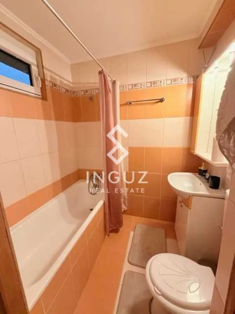 De închiriat – apartament 2 camere | Bulevardul Basarabia – București - Apartament de închiriat | Bulevardul Basarabia – Piața Muncii | 2 camere
Preț: 450 € / lună
Comision: 50%

Detalii:
Apartament cu 2 camere (semidecomandat)
Compartimentare confortabilă
Etaj 9 / 11
Bloc reabilitat termic
Încălzire centralizată
Gata de locuit

Descriere:
Apartament luminos și bine poziționat, situat în zona Bulevardul Basarabia, în apropiere de Piața Muncii. Locuința are o compartimentare practică și este potrivită pentru cuplu sau persoane singure care doresc acces rapid către zonele centrale ale Bucureștiului.

Zonă & acces:
Locație excelentă în Sector 3, cu acces rapid la transportul public.
Stația de metrou Piața Muncii la aproximativ 8 minute de mers pe jos.
Aproape de Parcul Alexandru Ioan Cuza (IOR) și Parcul Național.
Magazine în apropiere: Carrefour Express, Mega Image, restaurante și servicii zilnice.
Acces facil la metrou, tramvai și autobuz.

Costuri:
Chirie lunară: 450 €
Utilitățile se plătesc separat

Disponibil: imediat

Pentru mai multe informații și poze contact:
Inguz Real Estate
0774017567 / WhatsApp
