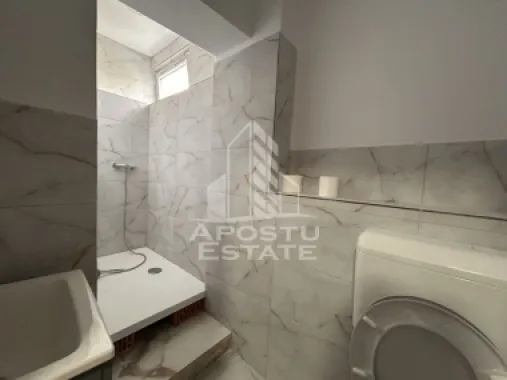 Clădire renovată 2025, 9 camere