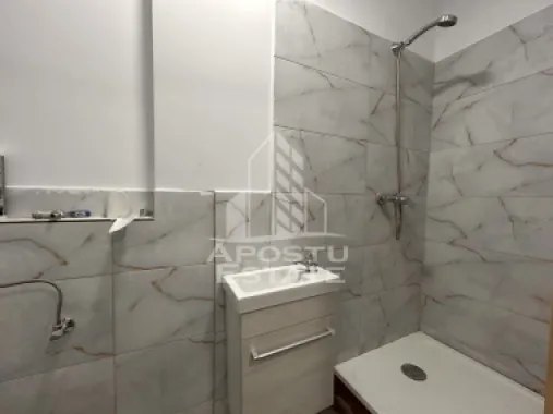 Clădire renovată 2025, 9 camere